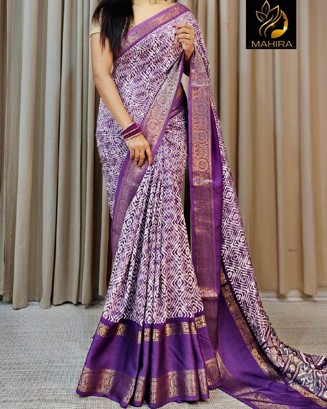 Women Stylish Flower Design Semi Silk Lavender Saree with Jari Border