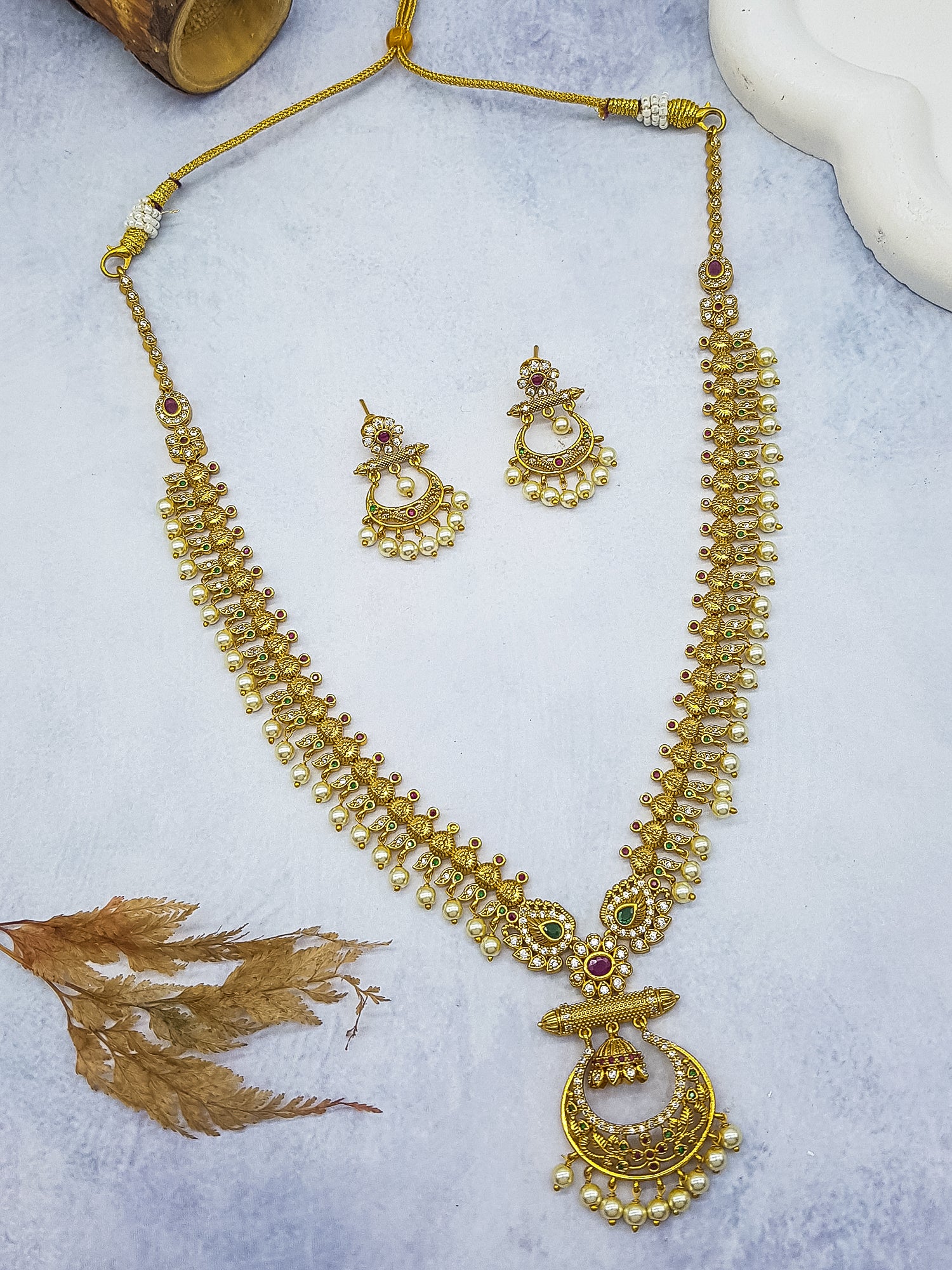 Contemporay chandbali short necklace set