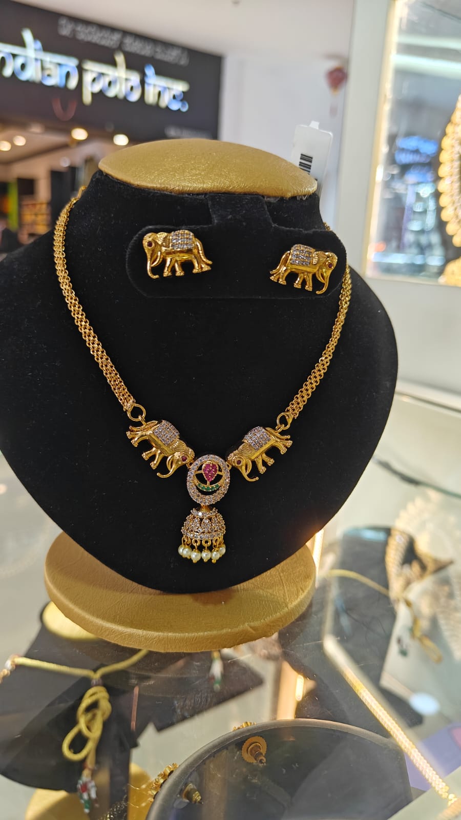 Premium Short CZ zercon Stone Necklace Set