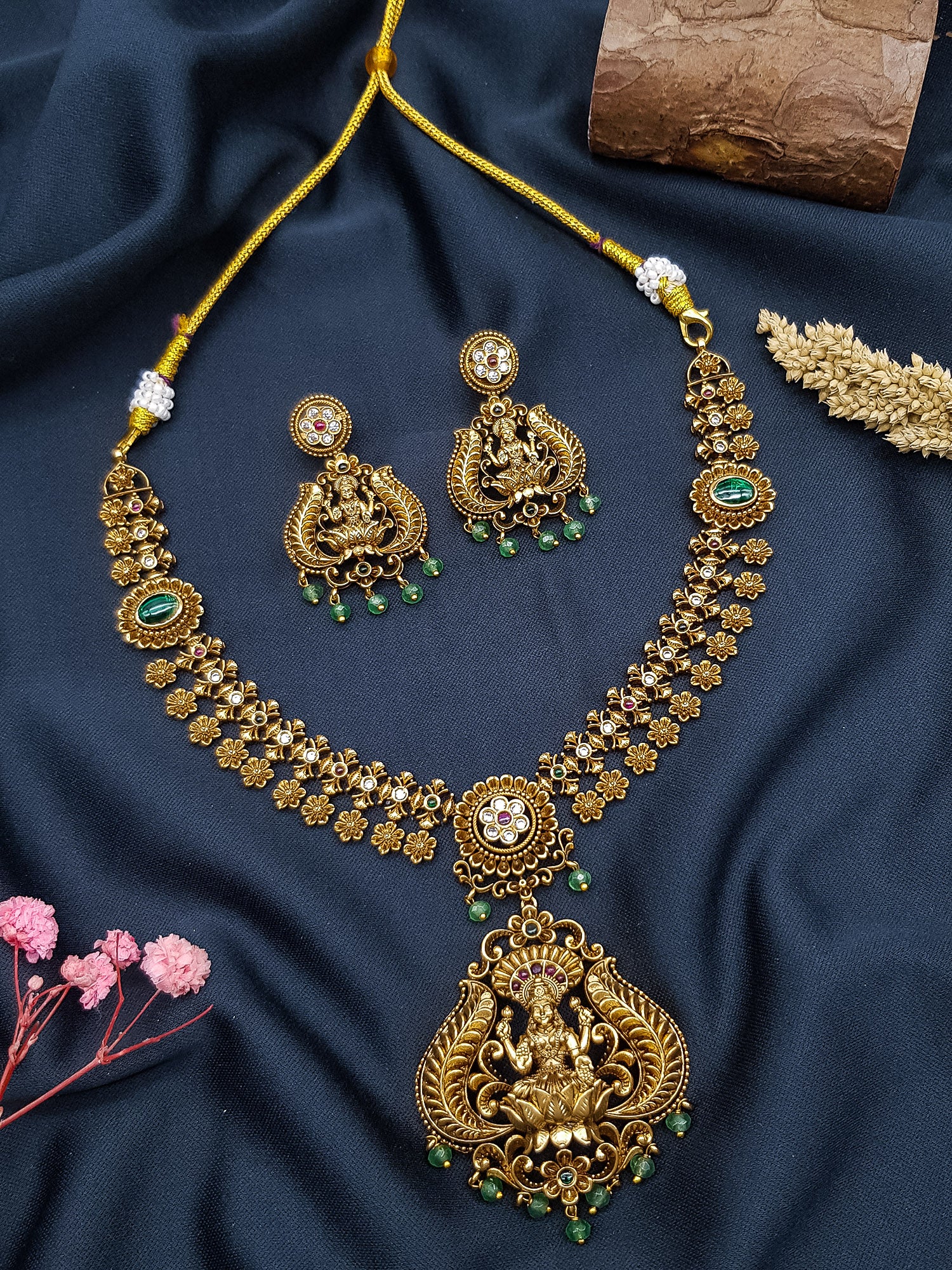 Premium Copper base antique gold plated Gold look alike temple jewelry with ruby