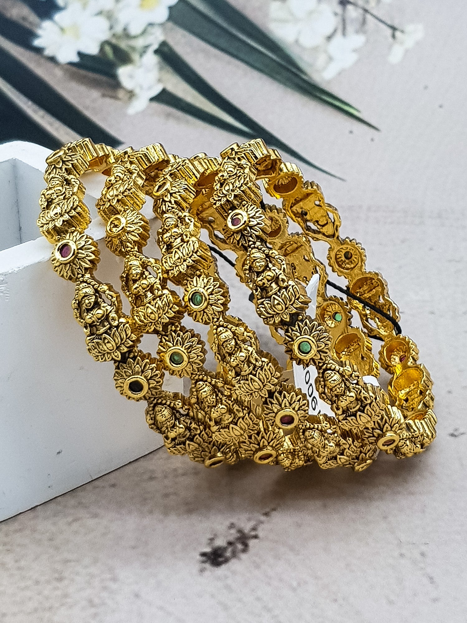 Premium gold plated set of 2 bangles