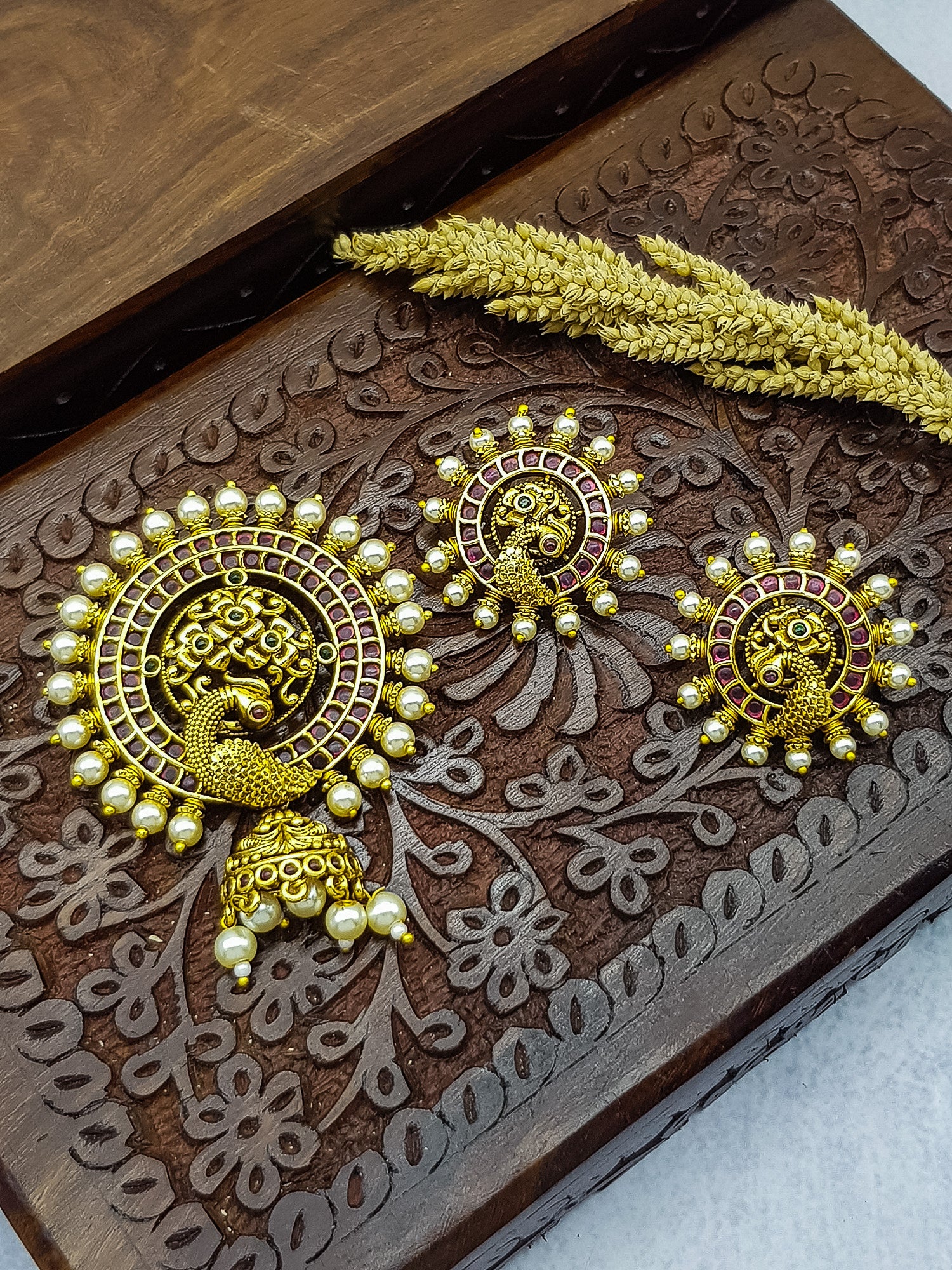 Gold Plated Attractive Kemp Stone Pendant Set