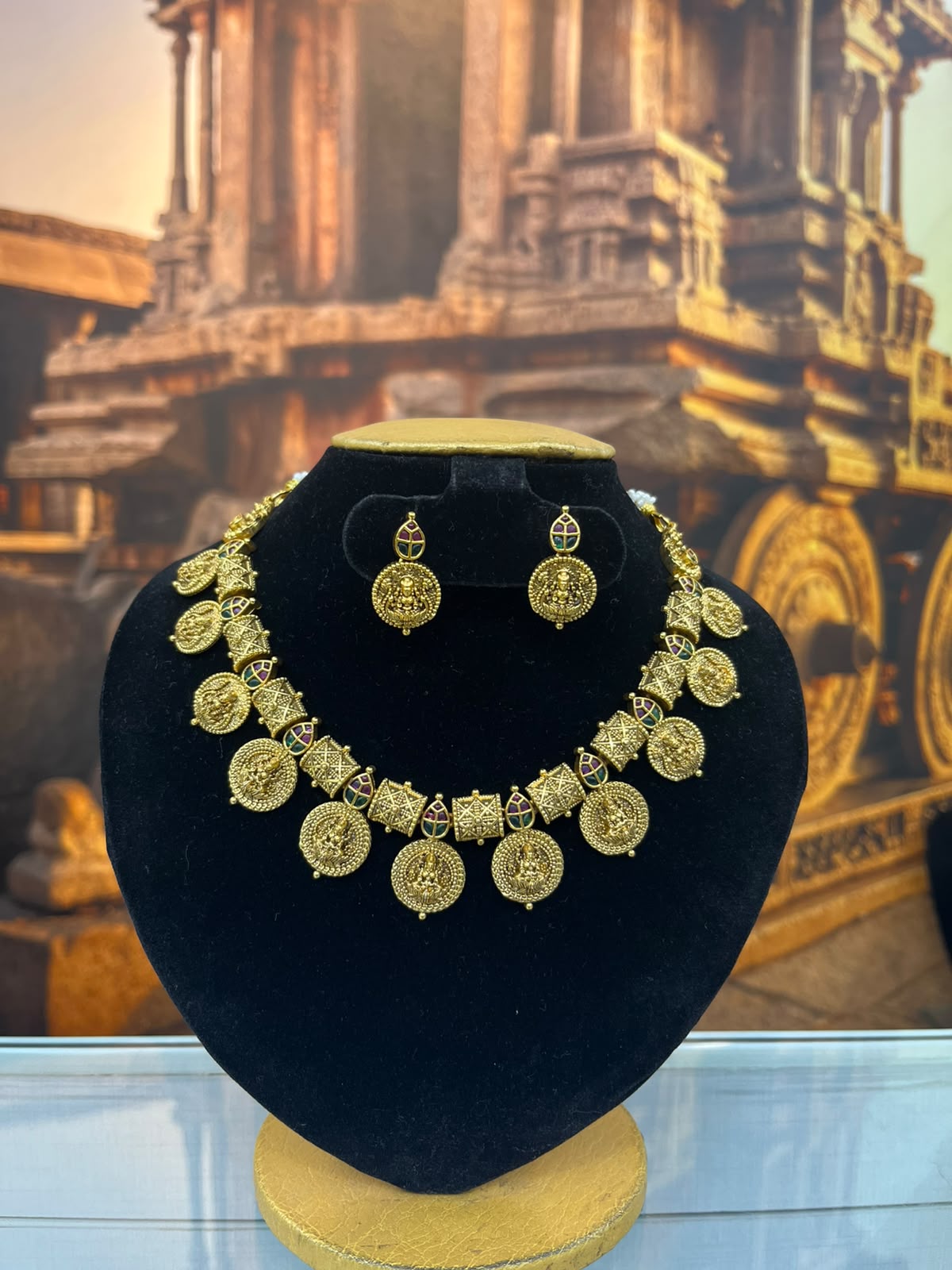 Antique Short Necklace Set