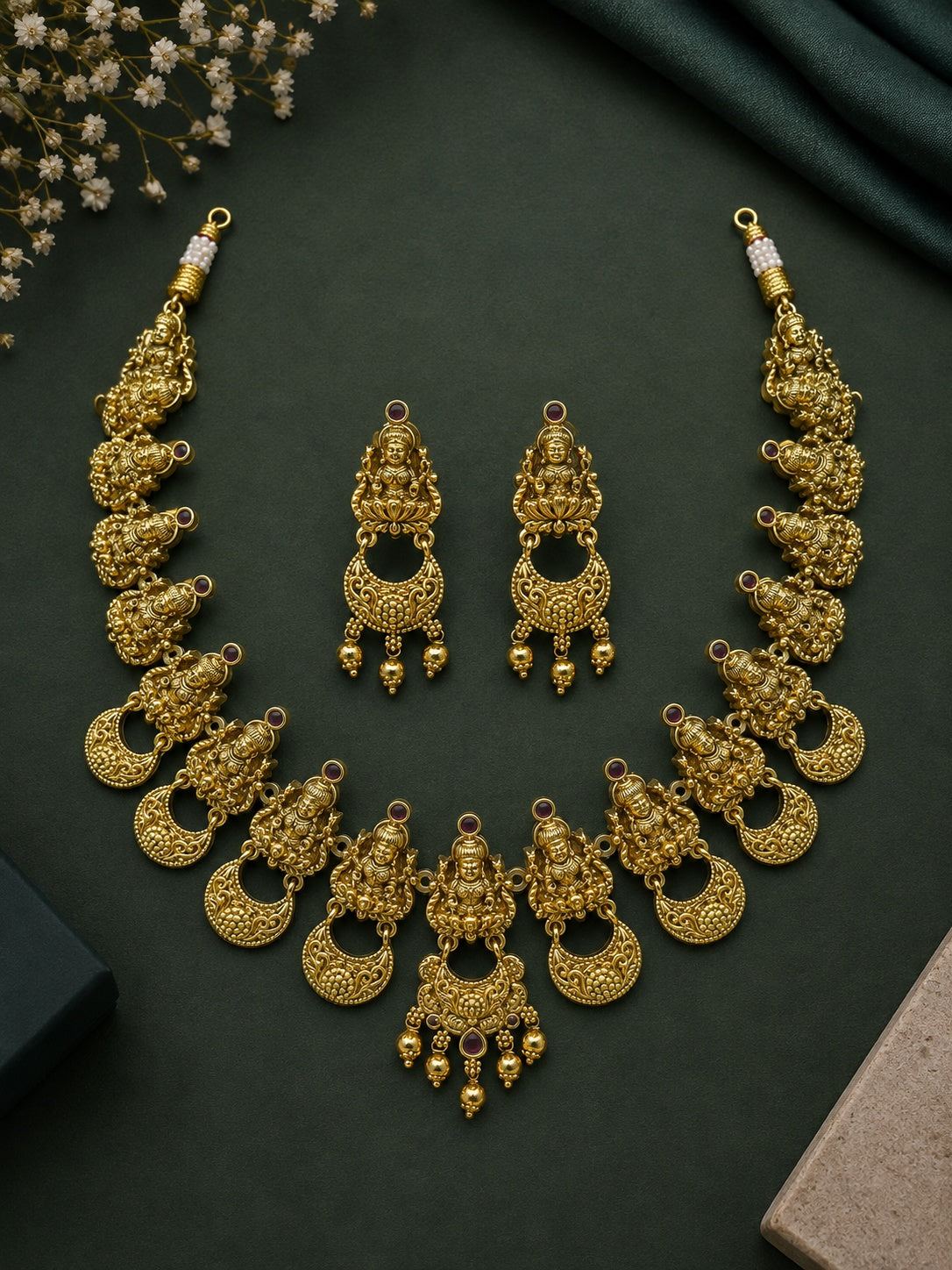 Antique Short Necklace Set
