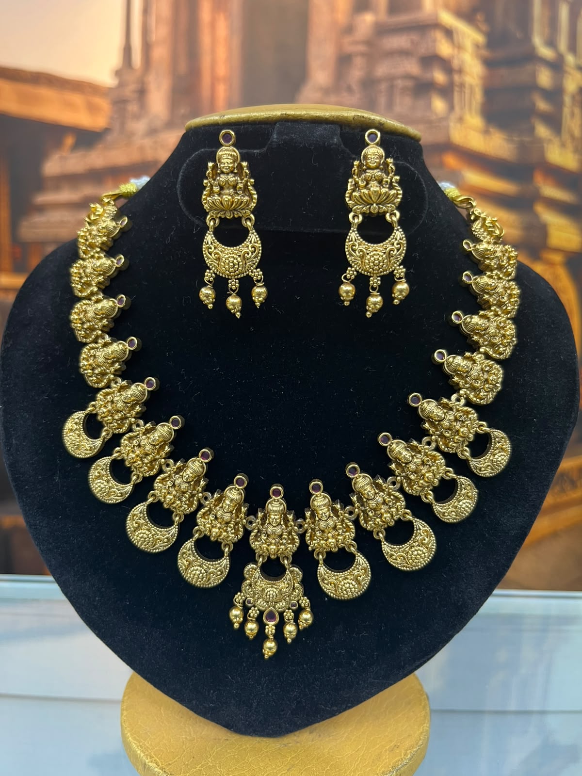 Antique Short Necklace Set