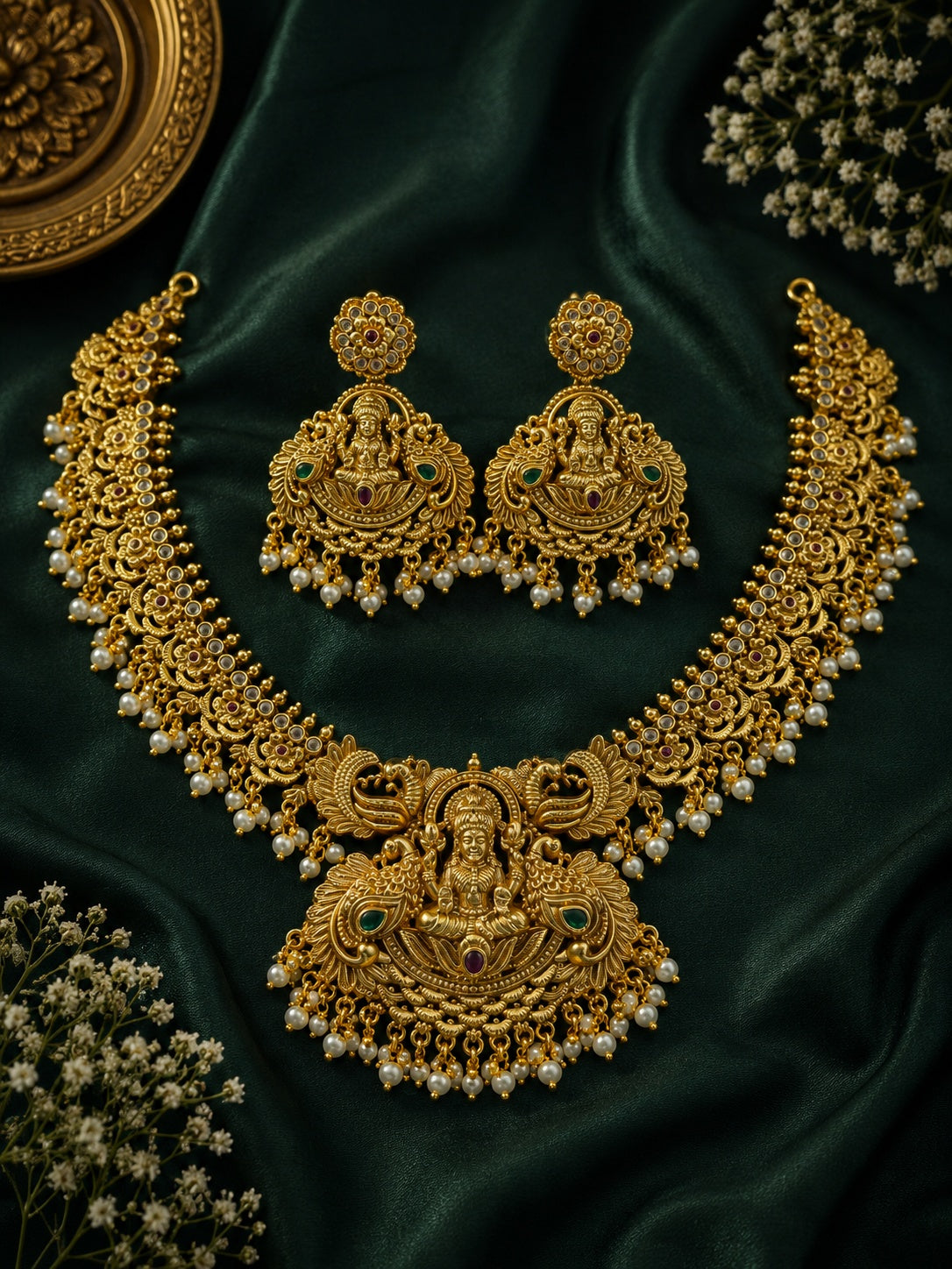 Temple Broad Short NEcklace Set