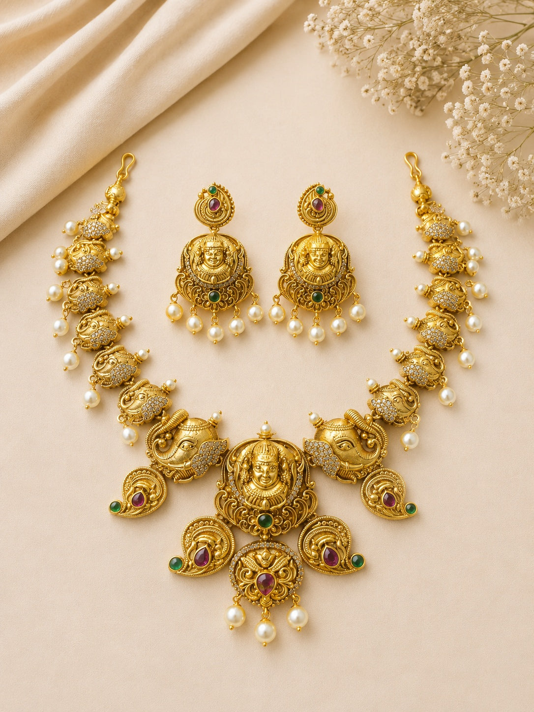 Temple Broad Short NEcklace Set