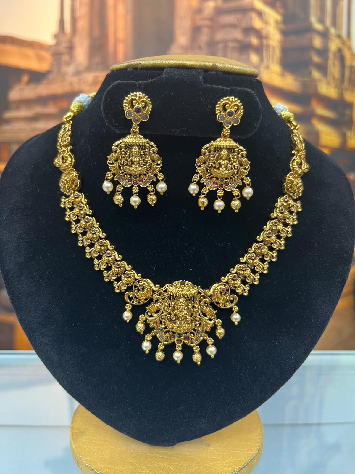 Temple Short necklace Set