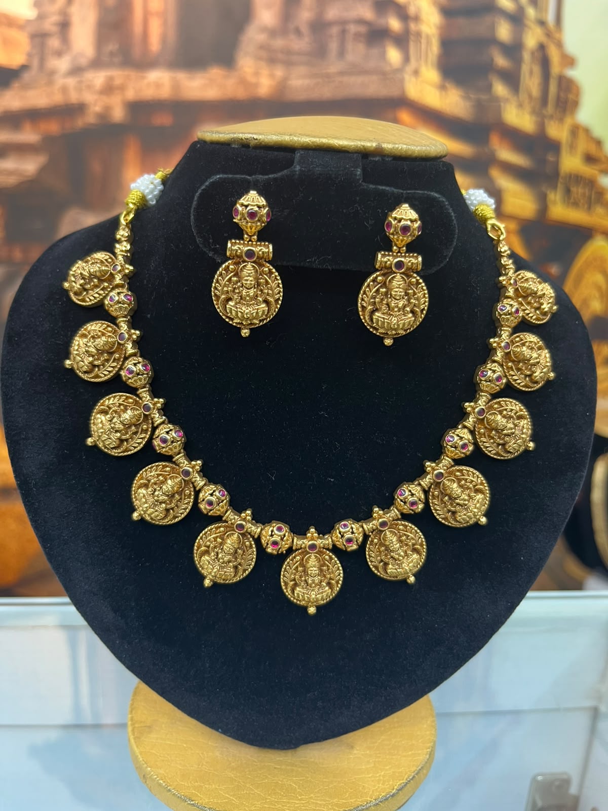 Temple Short necklace Set
