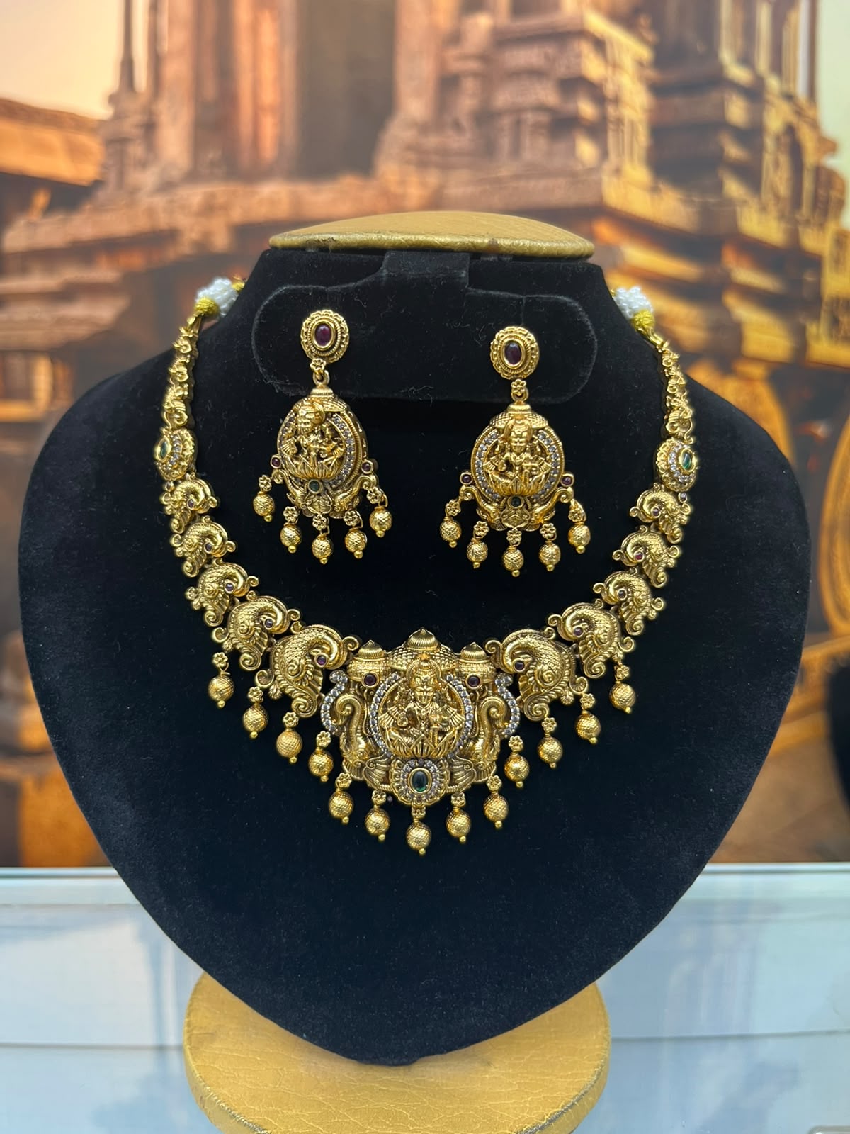 Temple Short necklace Set