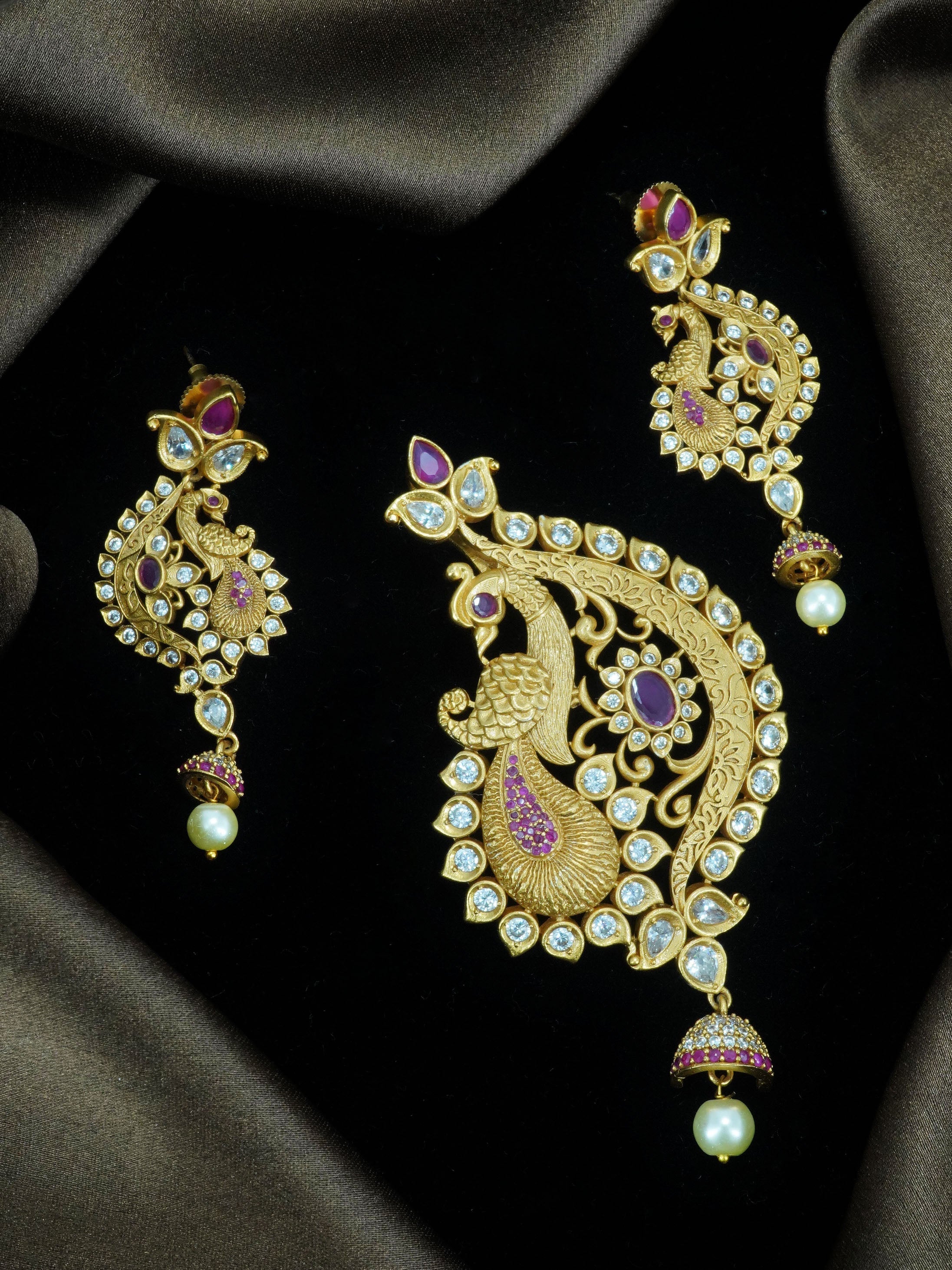 Antique Gold Finish Leaf shape Pendant Set with pearl drop PPN11-690-3446N