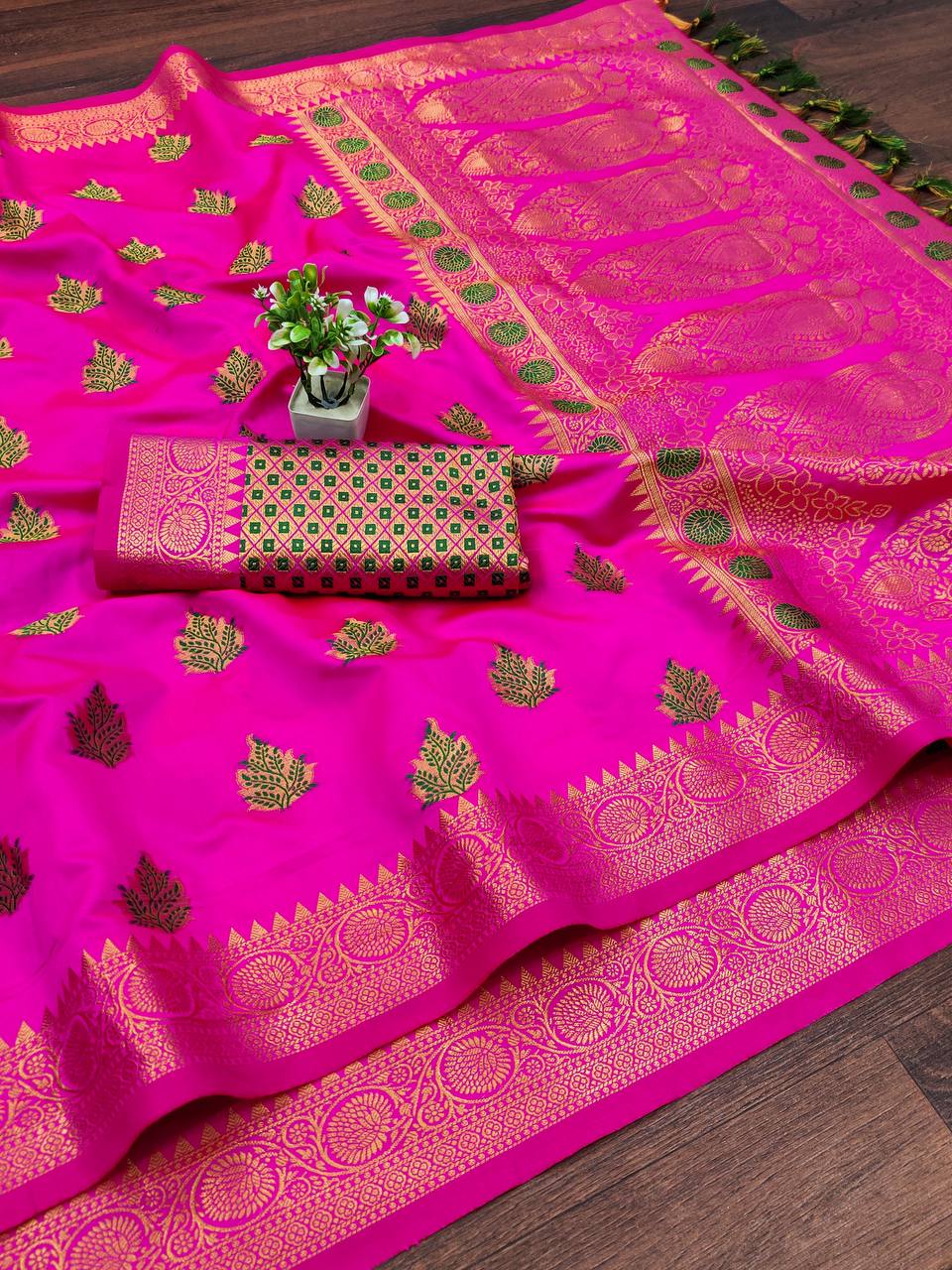 Banarasi Lichi Silk Beautiful Gold Zari Weaving Jacquard Border Saree 19288N