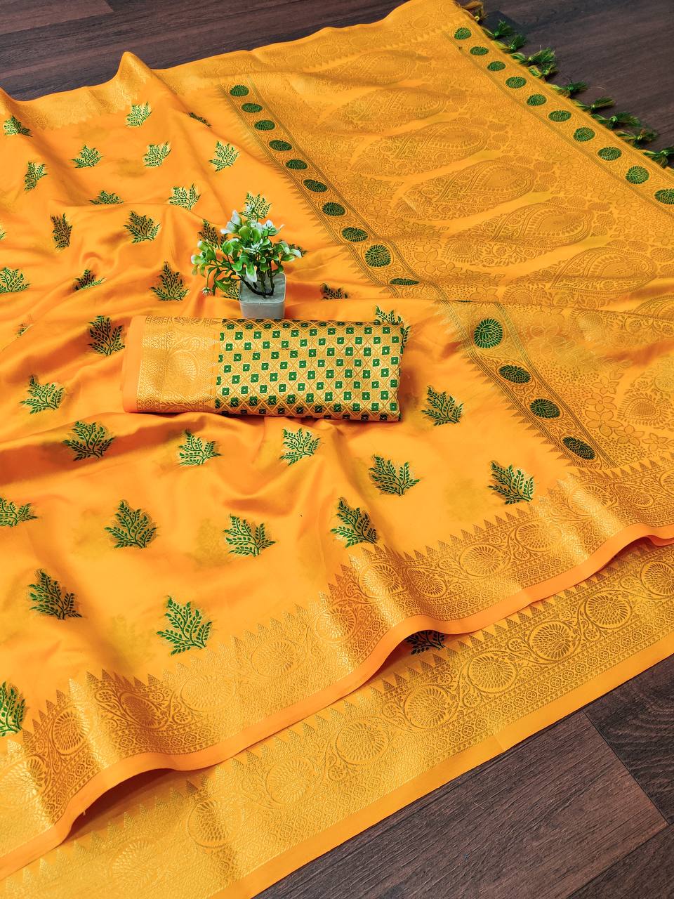 Banarasi Lichi Silk Beautiful Gold Zari Weaving Jacquard Border Saree 19292N