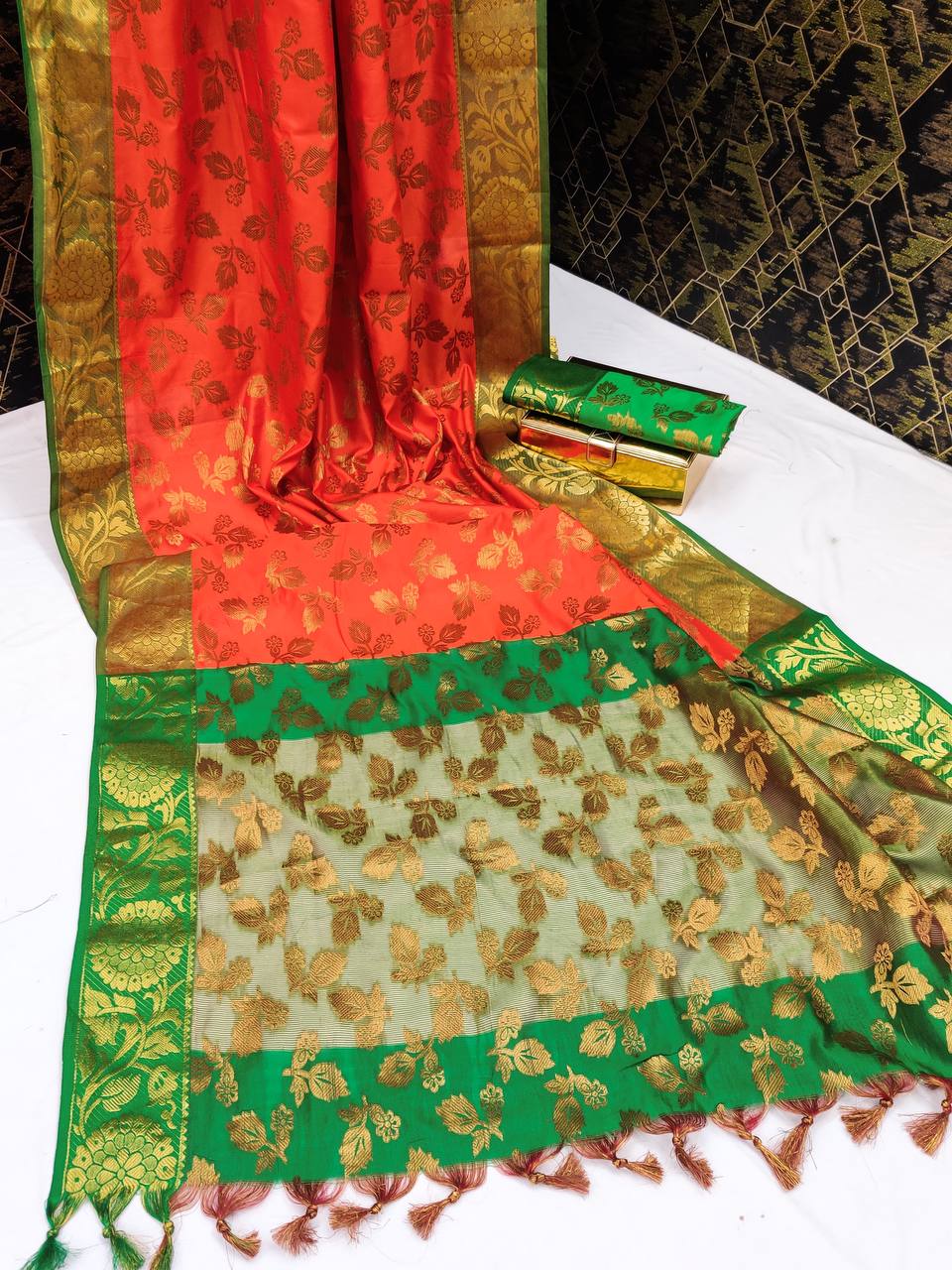 Banarasi Silk Saree With Beautiful Gold Zari Weaving With Rich Pallu 19434N