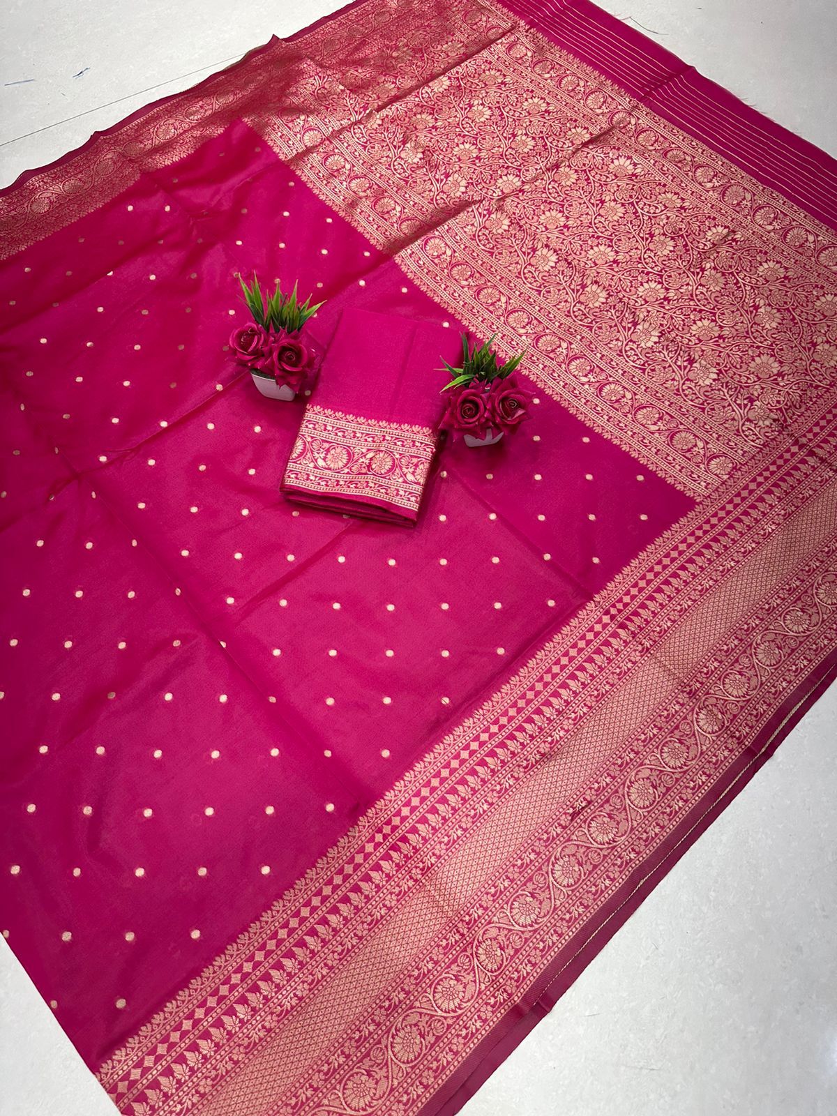 Beautiful Art Silk Jacquard Border Saree With Unstitched Running Blouse 19731N