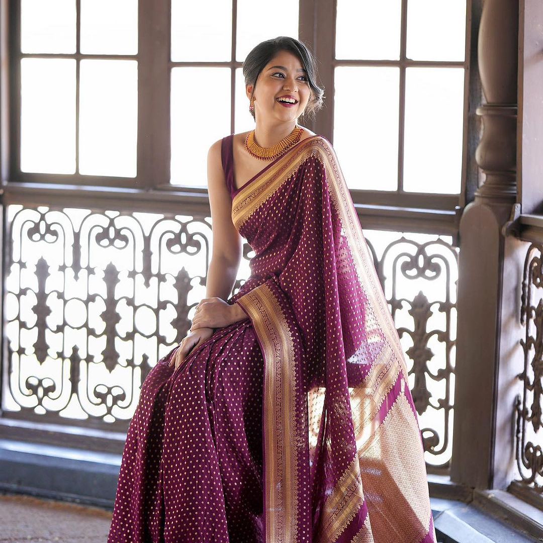 Beautiful Pallu & Jacquard Weaving Work On All Over The Saree 19009N