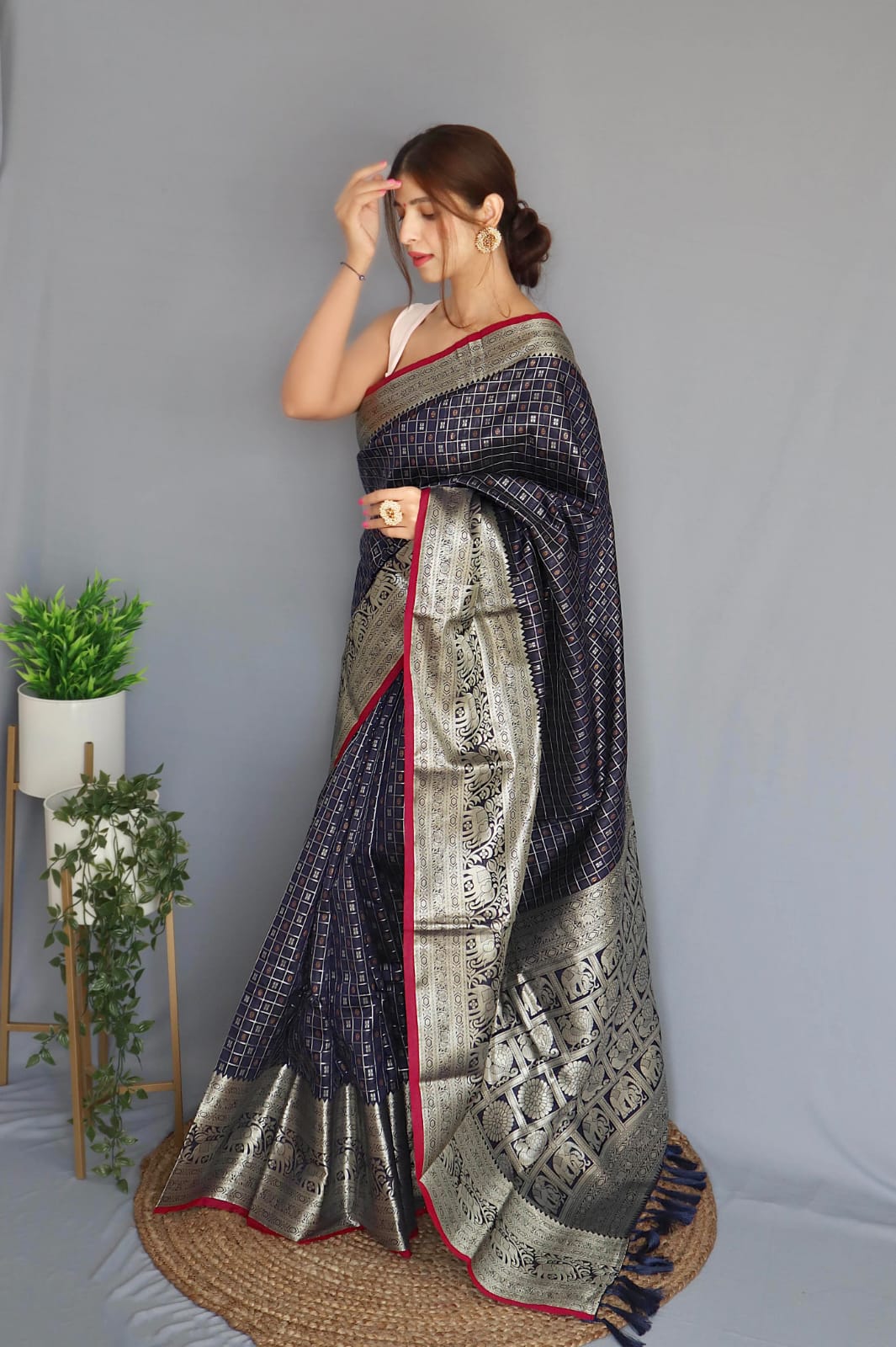 Beautiful semi-silk saree with rich pallu and attractive border 20465N