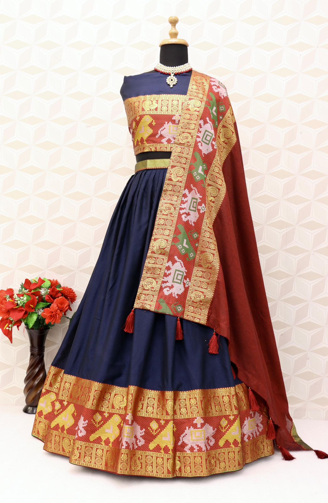 Beautifully designed narayanpet lehenga(unstiched blouse))17005N