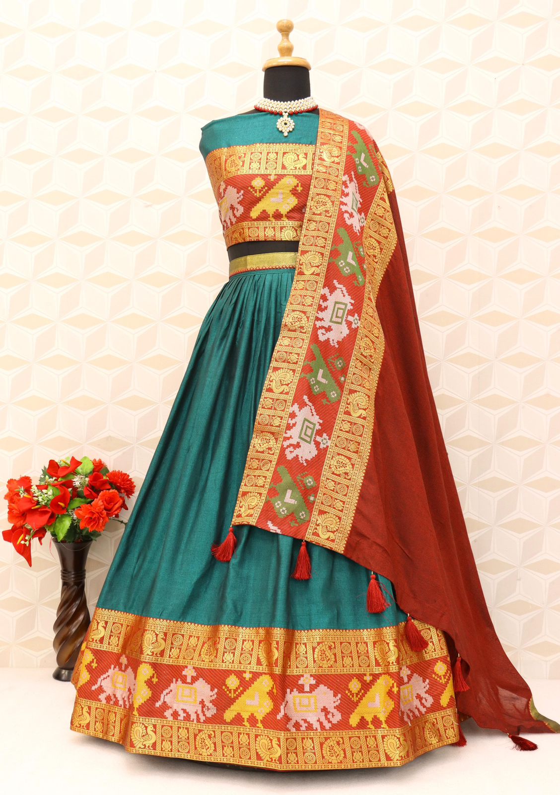 Beautifully designed narayanpet lehenga(unstiched blouse))17005N