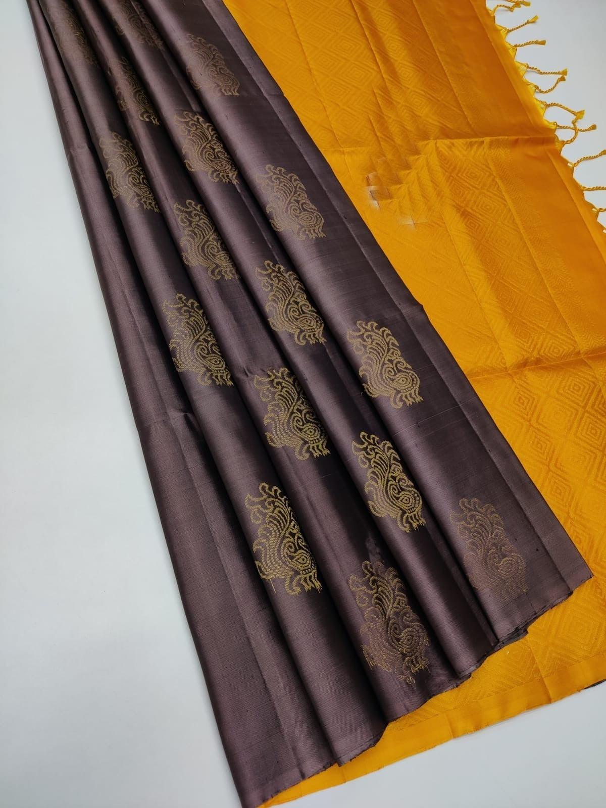 Borderless Kanjeevaram Semi-silk saree 13629N
