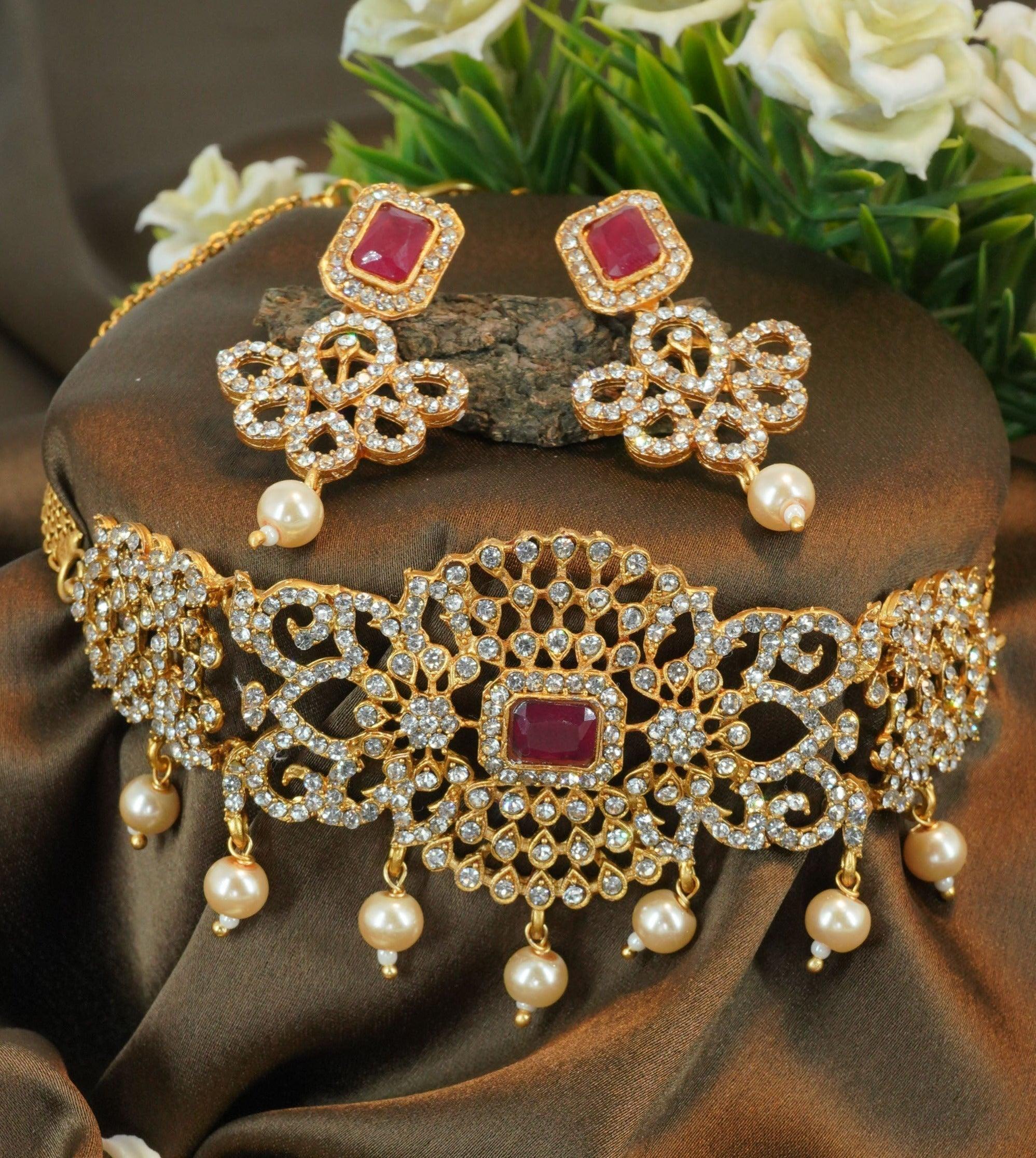 Gold Finish choker Star pattern necklace set 11131N - Griiham