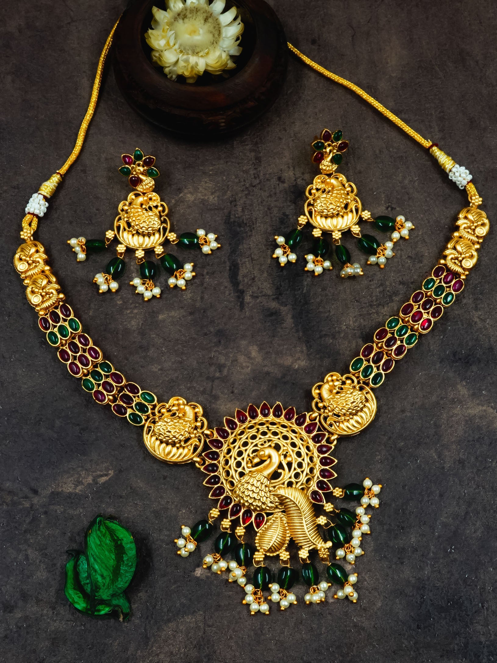 Gold Plated Elegant Necklace Set with kempu stones 13050N