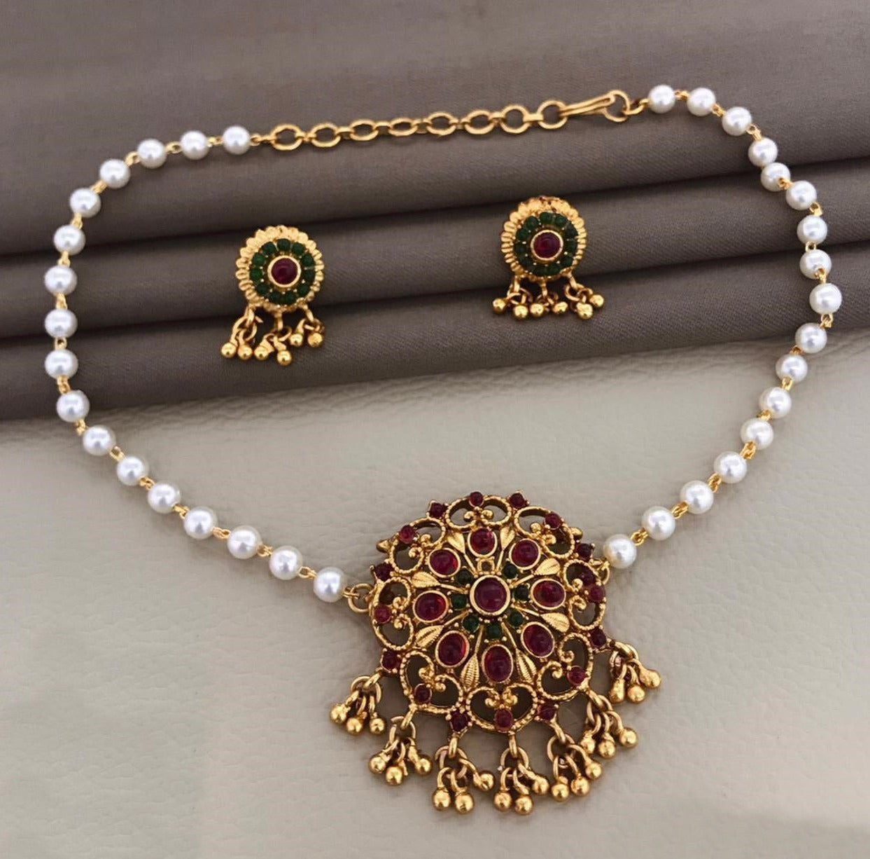 Gold Plated Pendant Set with pearl mala 14123N