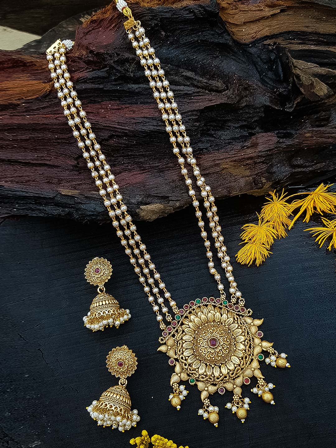 Gold Plated Pendant set with pearl mala 15431N