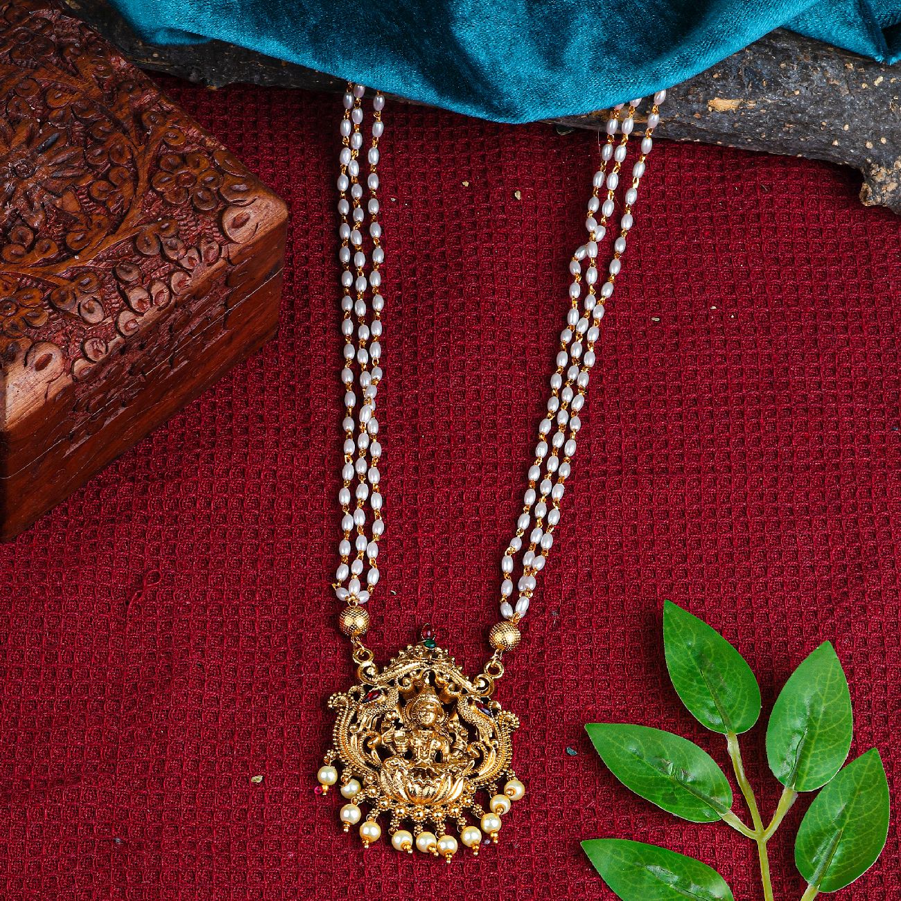 Gold Plated Stylish Pendant Set with pearl mala 17083N