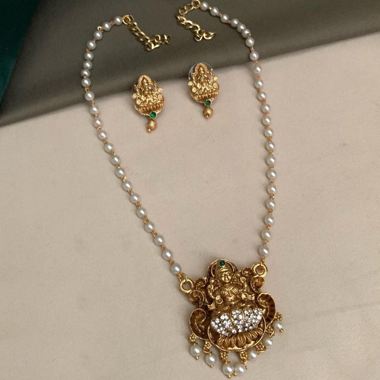 Gold Plated elegant Pendant Set with pearl mala