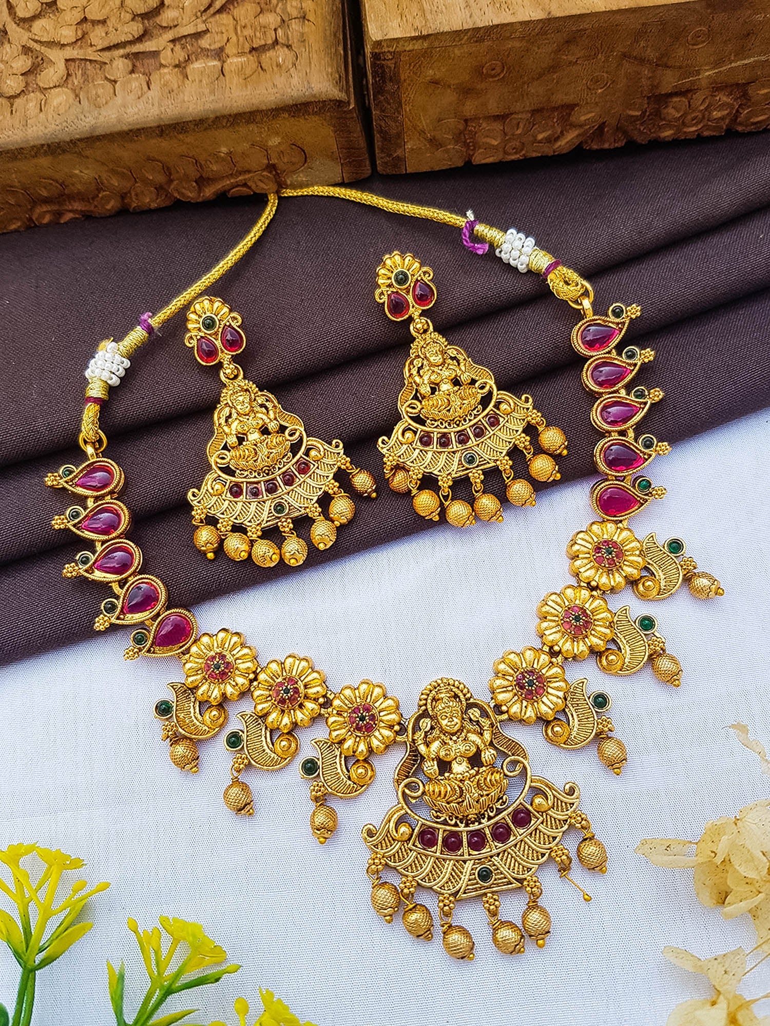 Gold finish Laxmi Short necklace set  with colored kempu stones 9068N-1