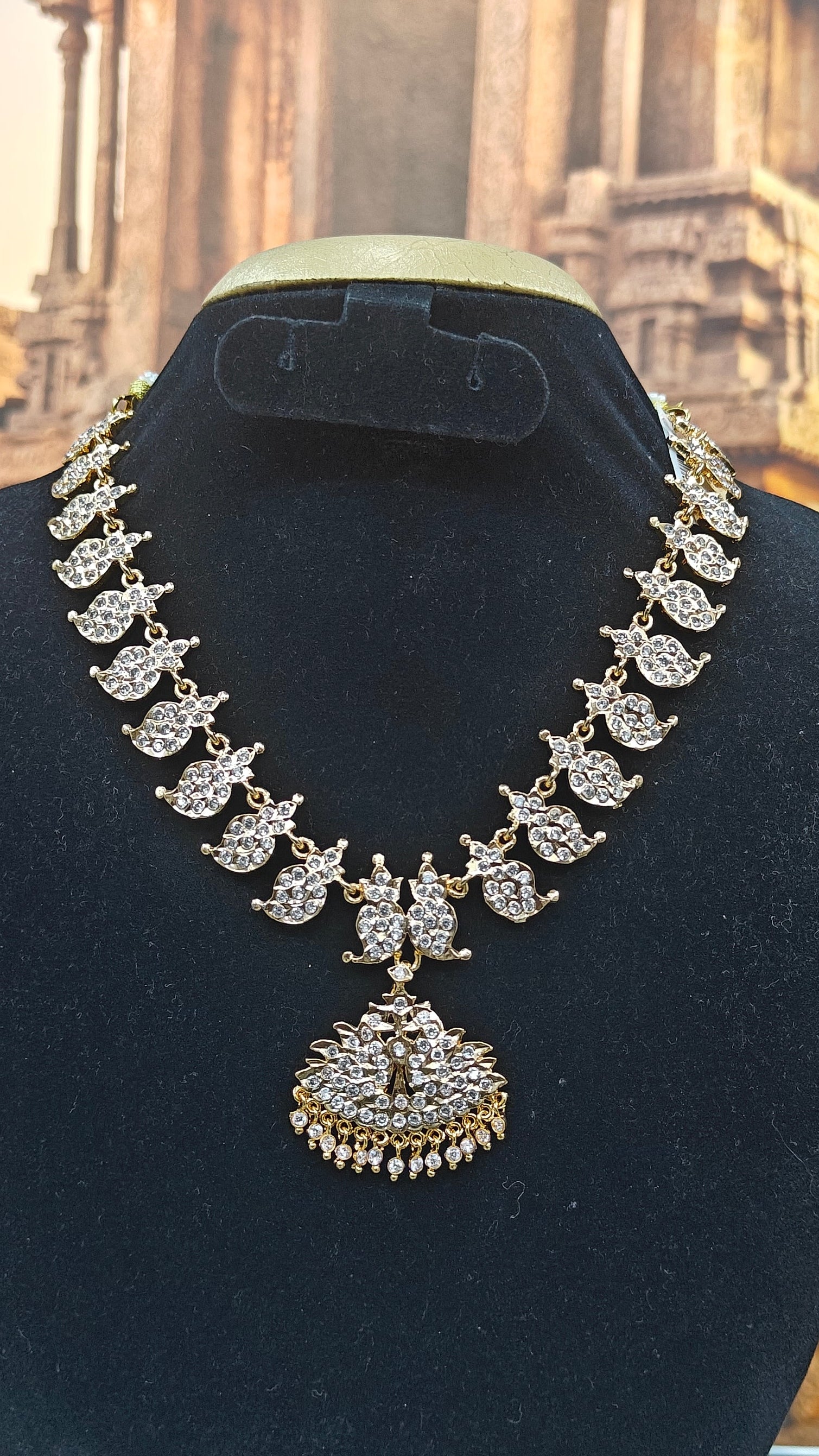 Adige Flexible Medium Mango Necklace Set