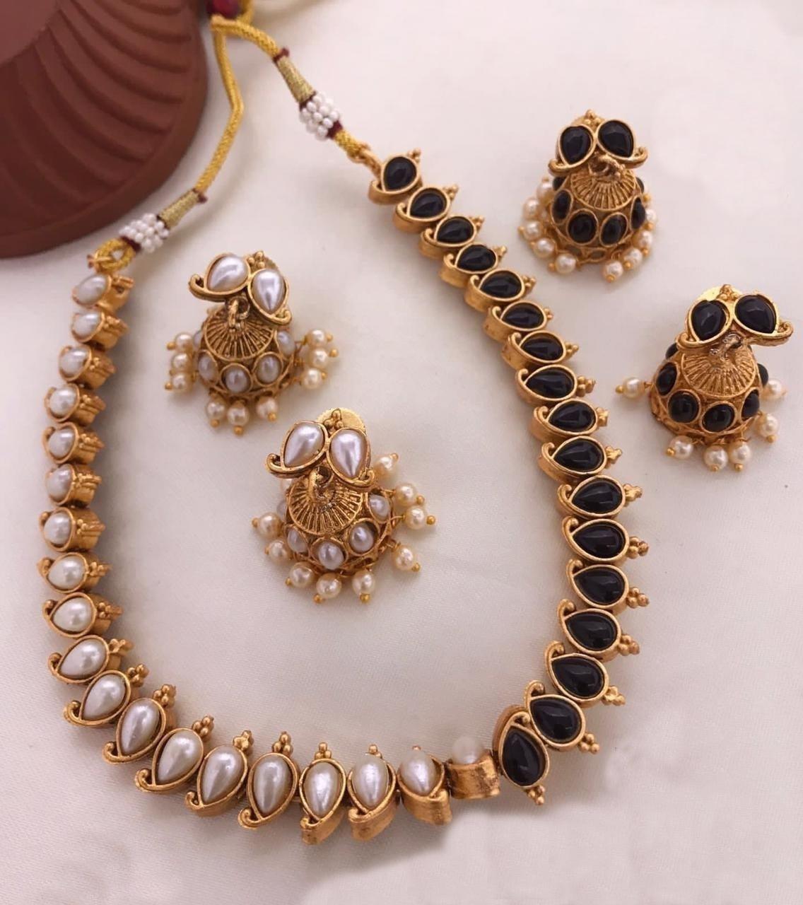 Latest Trending Design Pearl /black Reversible necklace 8200N