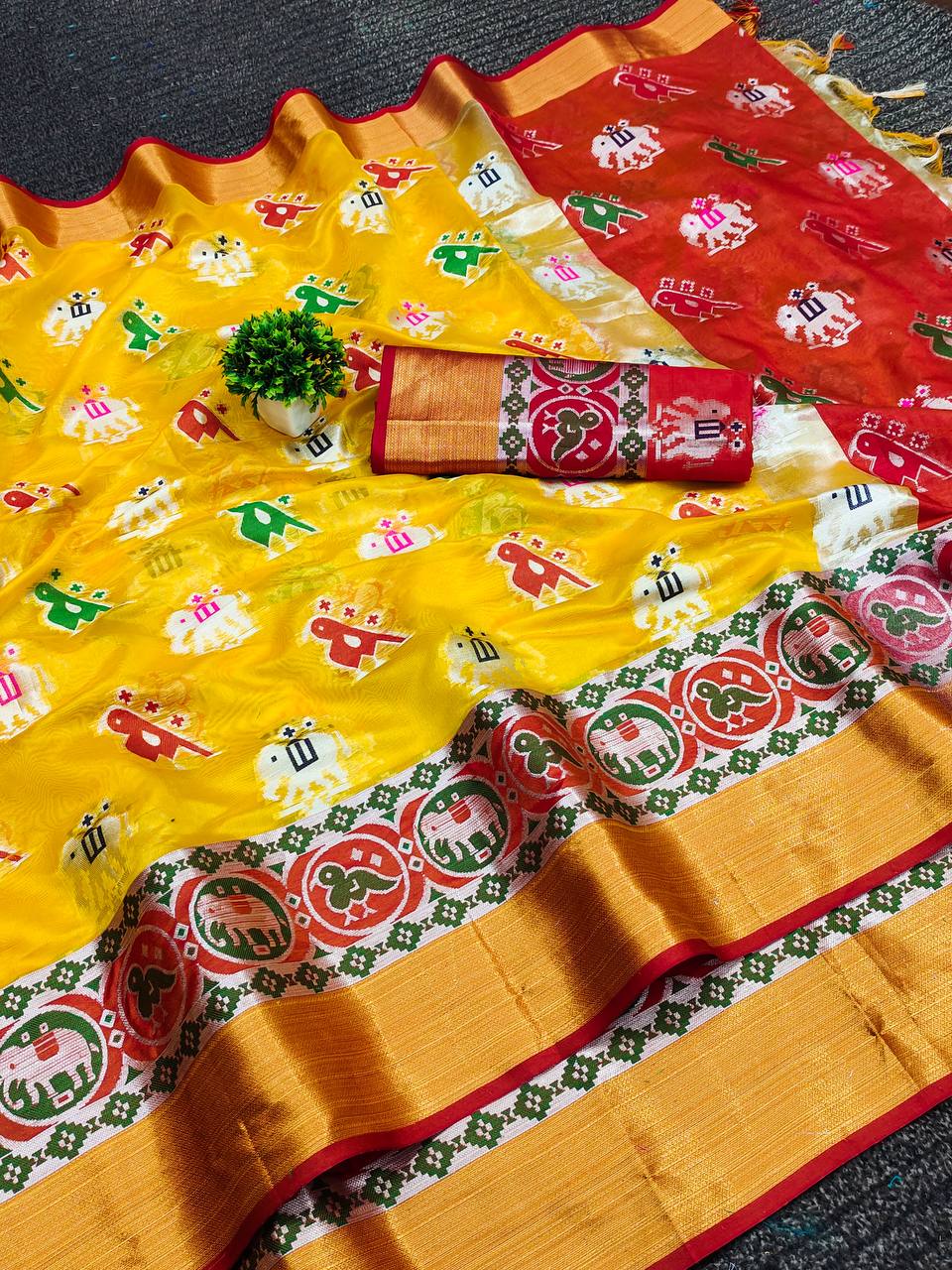 Lichi Silk Banarasi Patola Silk Blend Saree And Silver Zari Saree 19440N