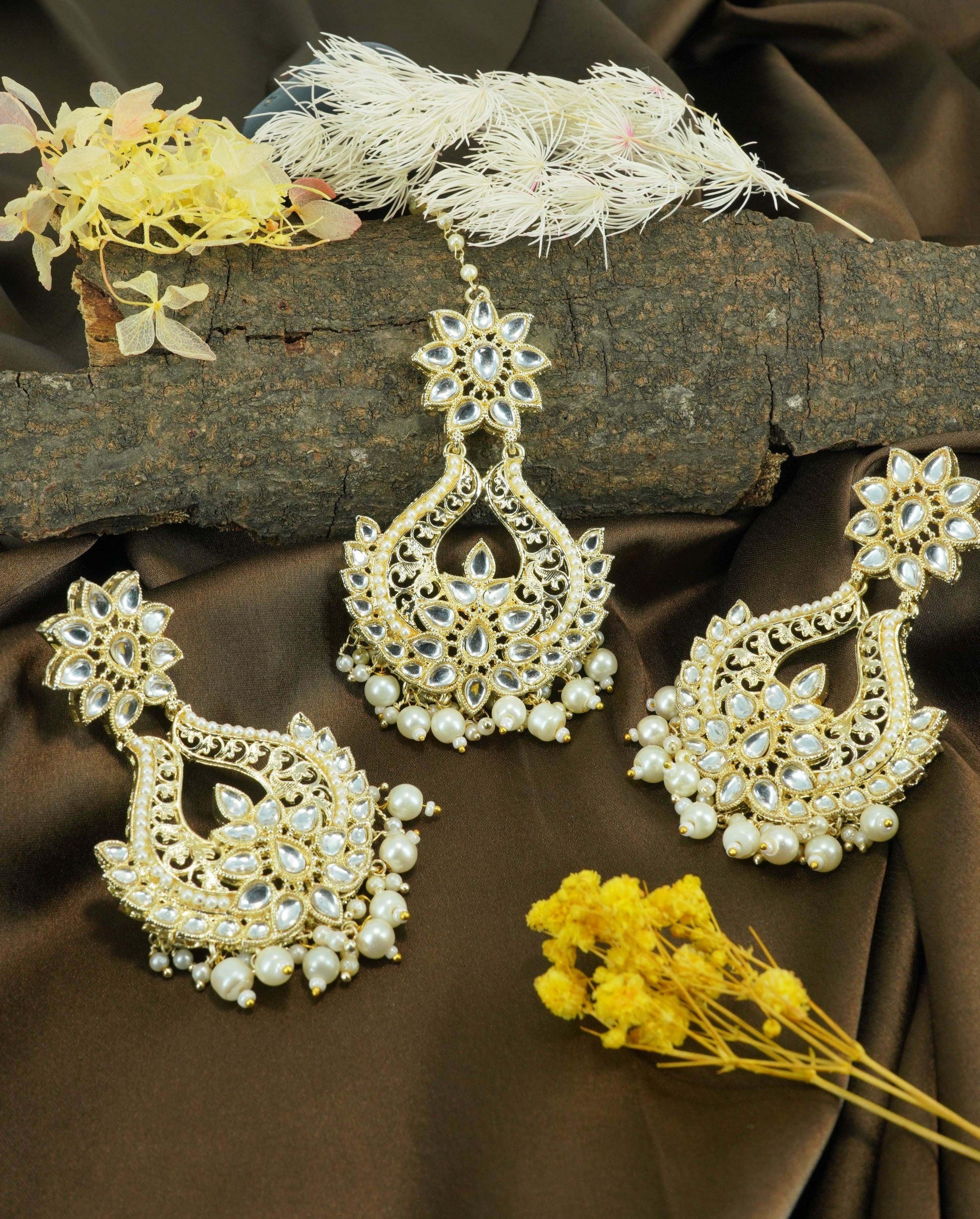 Light gold finish Earring/jhumka/Dangler with Mang Tikka