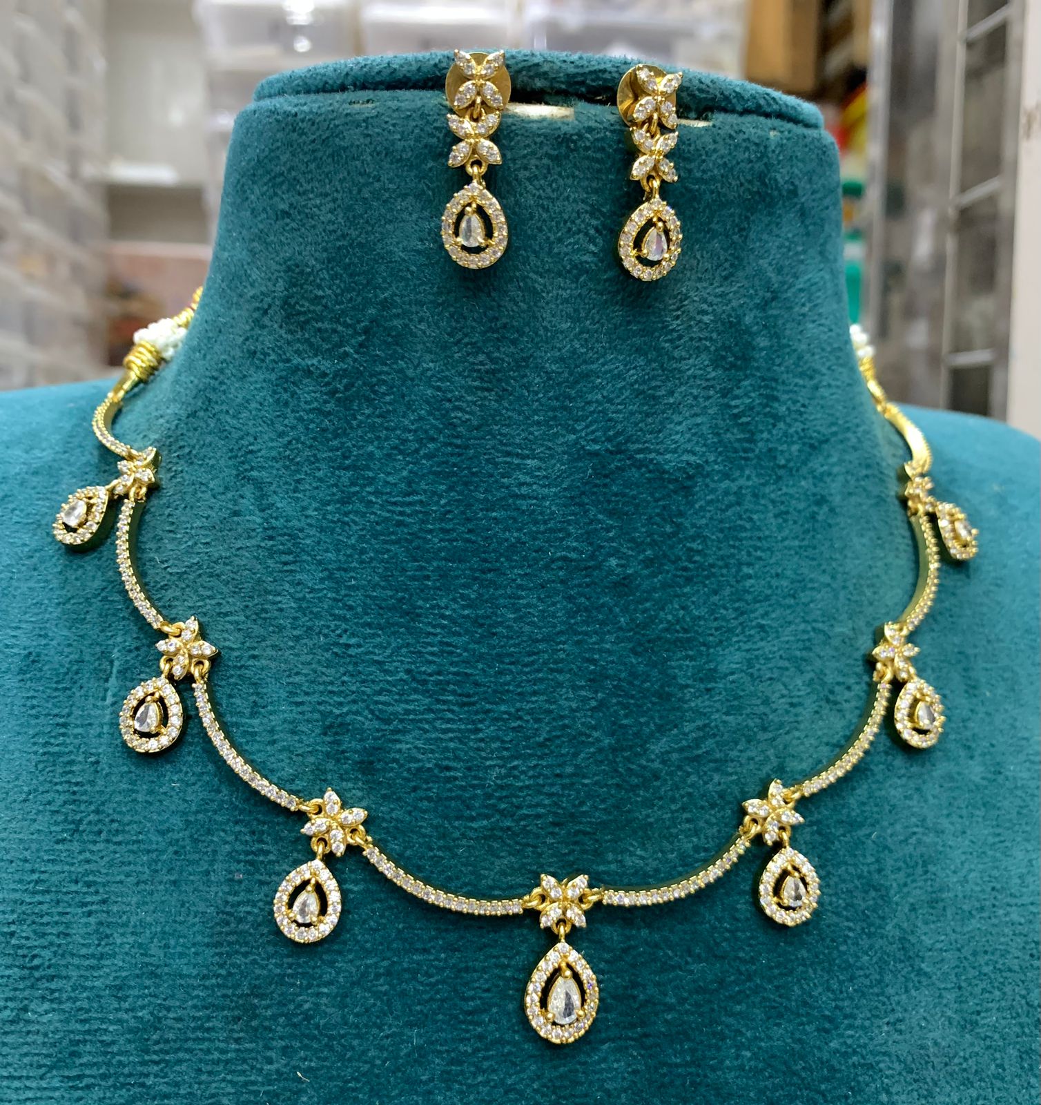 Premium Antique Gold finish zercon stone necklace set 22080n