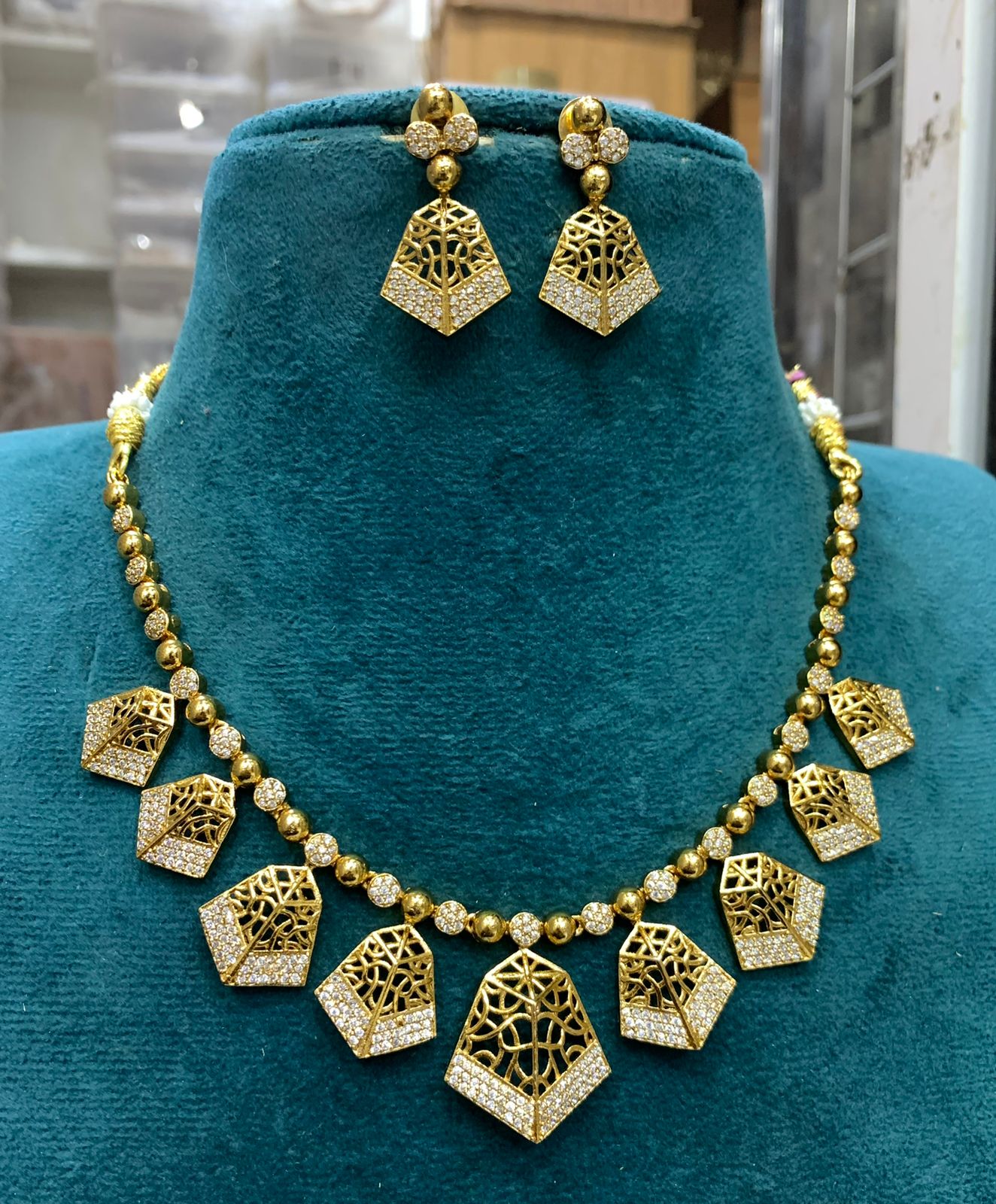 Premium Antique Gold finish zercon stone necklace set 22082n