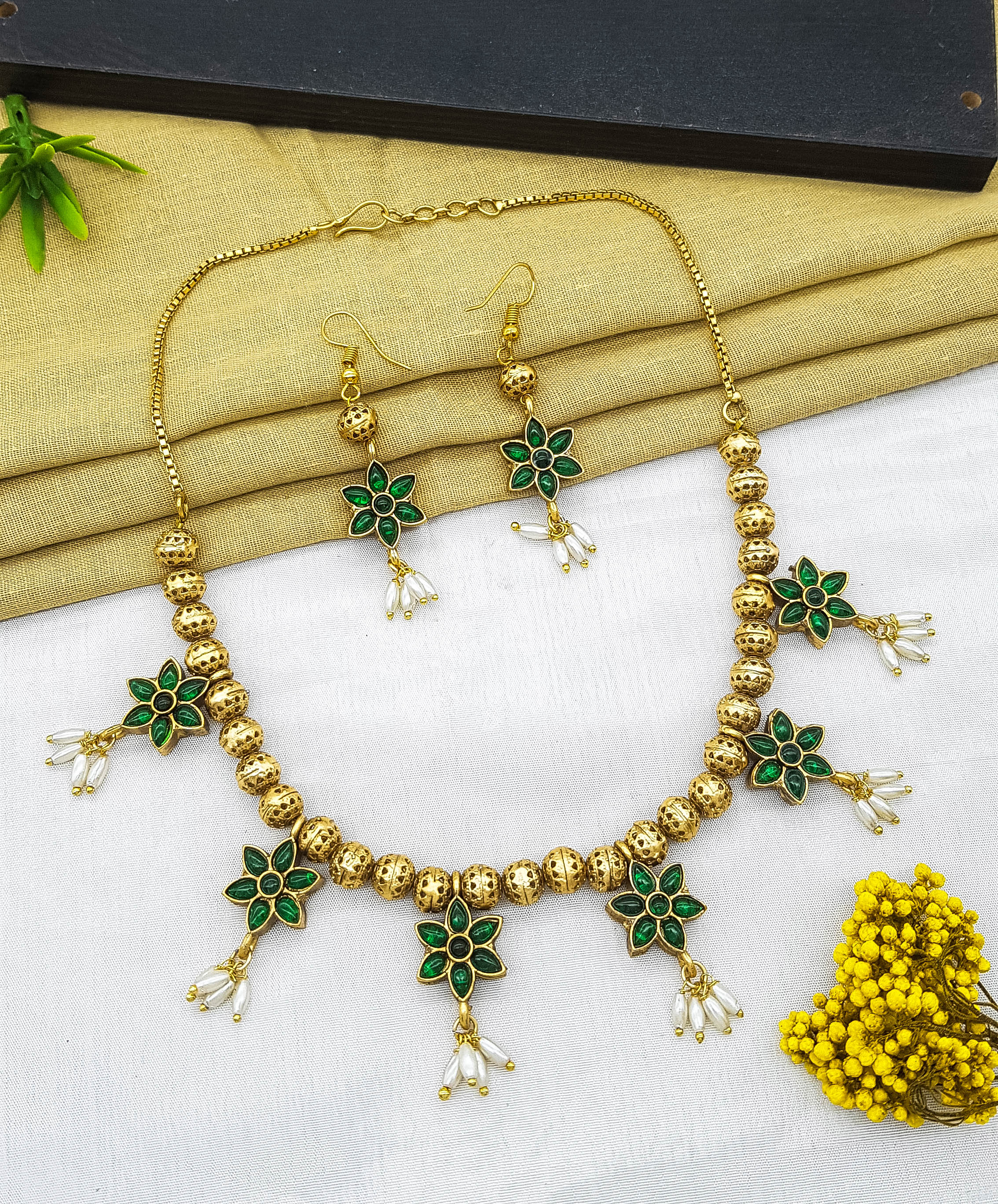 Premium Gold Finish Trendy Reversible stone necklace set 22110N