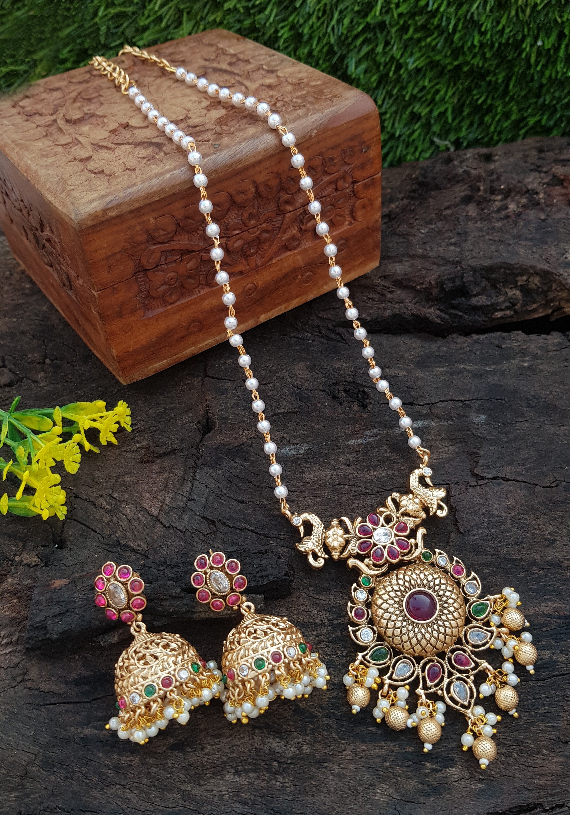 Premium Gold Plated Pendant Set with pearl mala 18943N