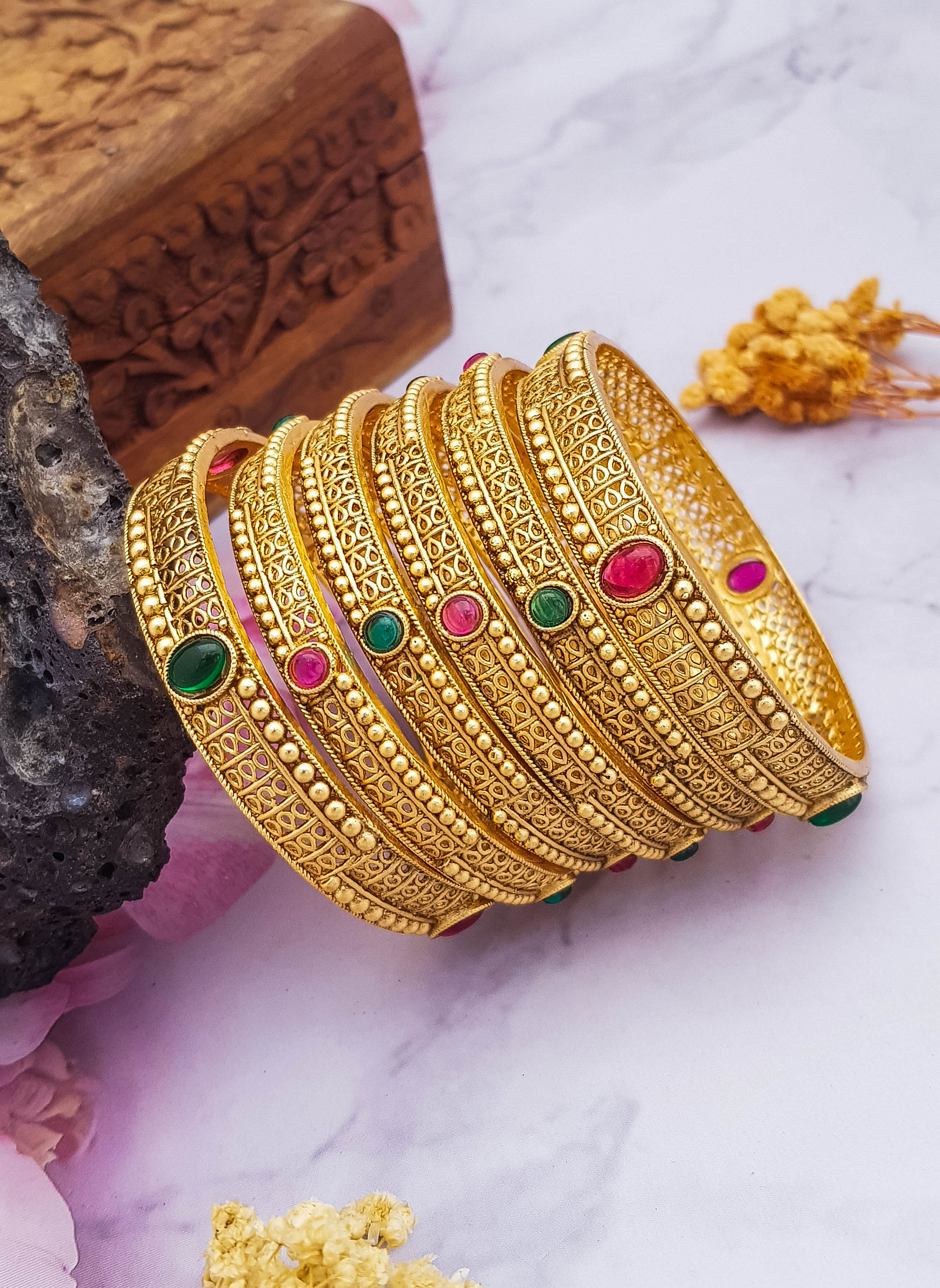 Premium Gold Plated Set of 6 Bangles 18959A