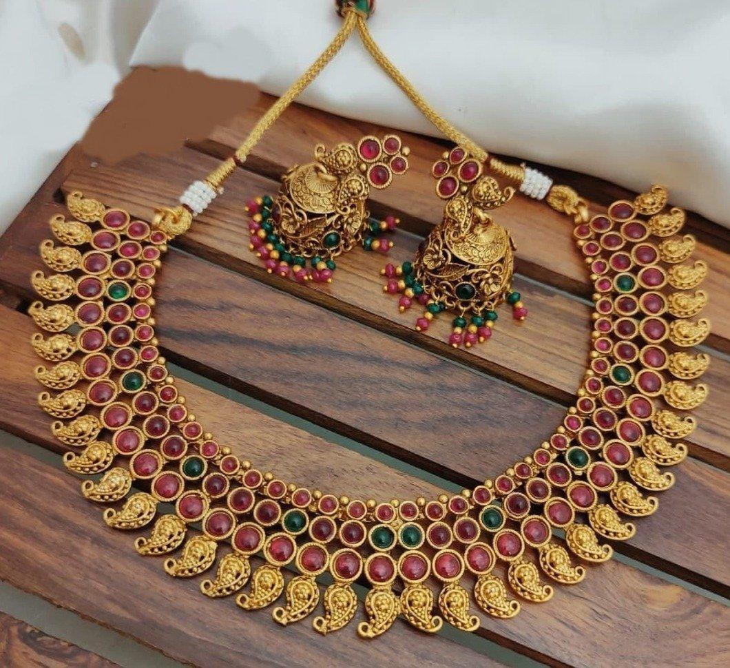 Premium Polish Brass Based three line Necklace set with Kemp Stones 4727N