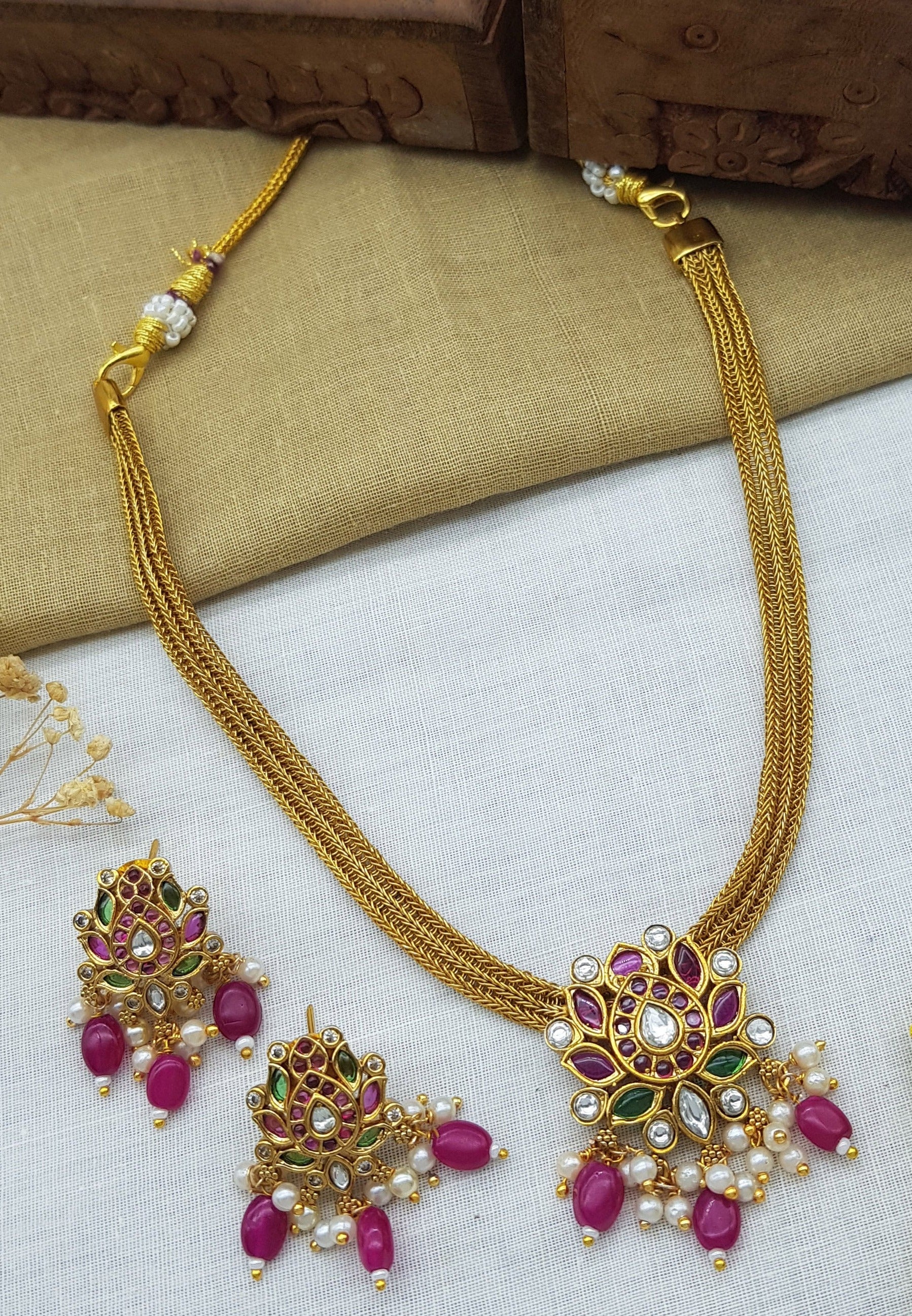 Premium Sayara Collection Elegant Kemp Necklace Set 22187N