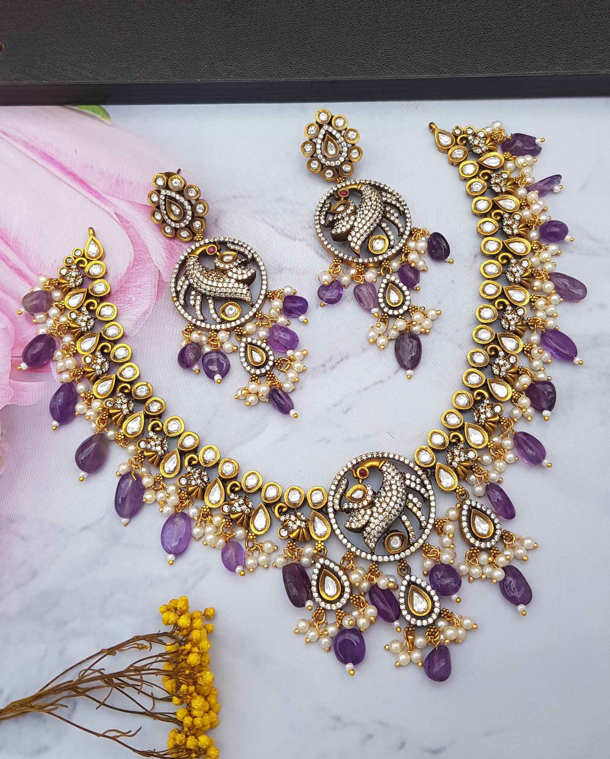 Premium gold finish Victorian jewel Short Necklace Set 18969N
