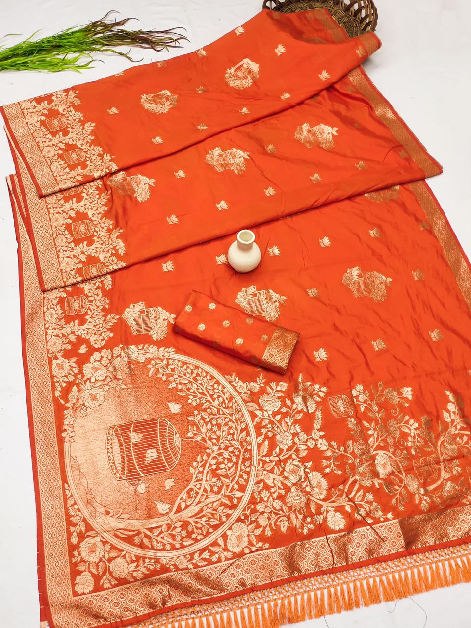 RAW SILK JAQUCARD WEVING SAREE WITH RICH PALLU WITH CONTRAST BLOUSE 18518N
