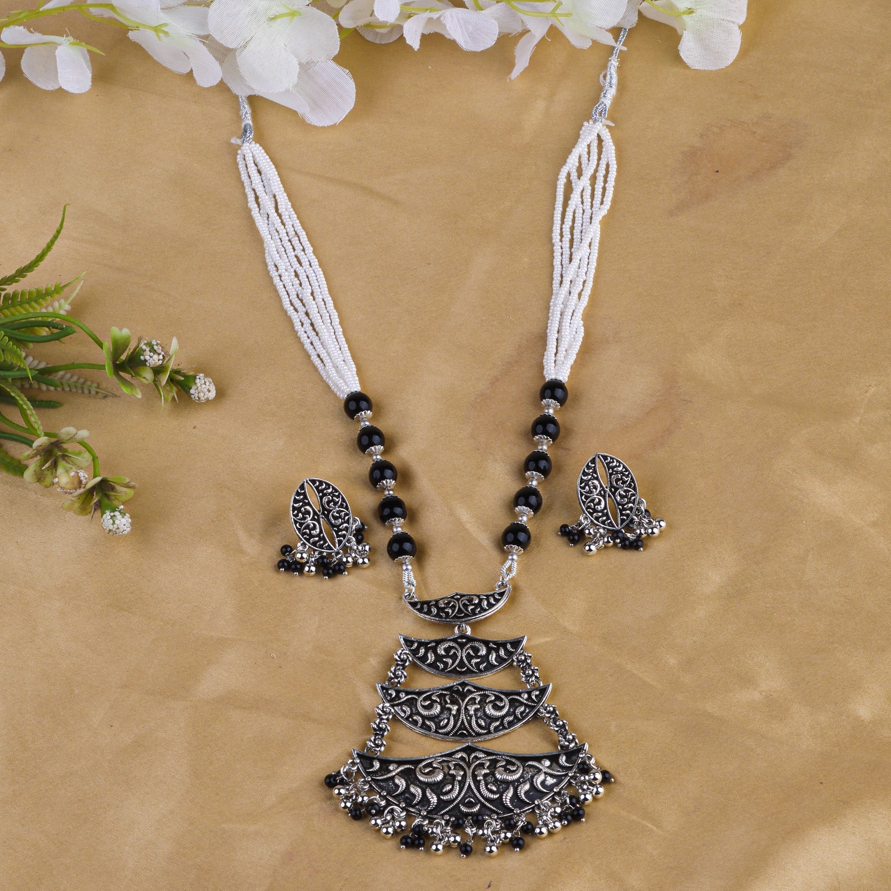 Silver Oxidised Plated Elegant Necklace Set 17835N
