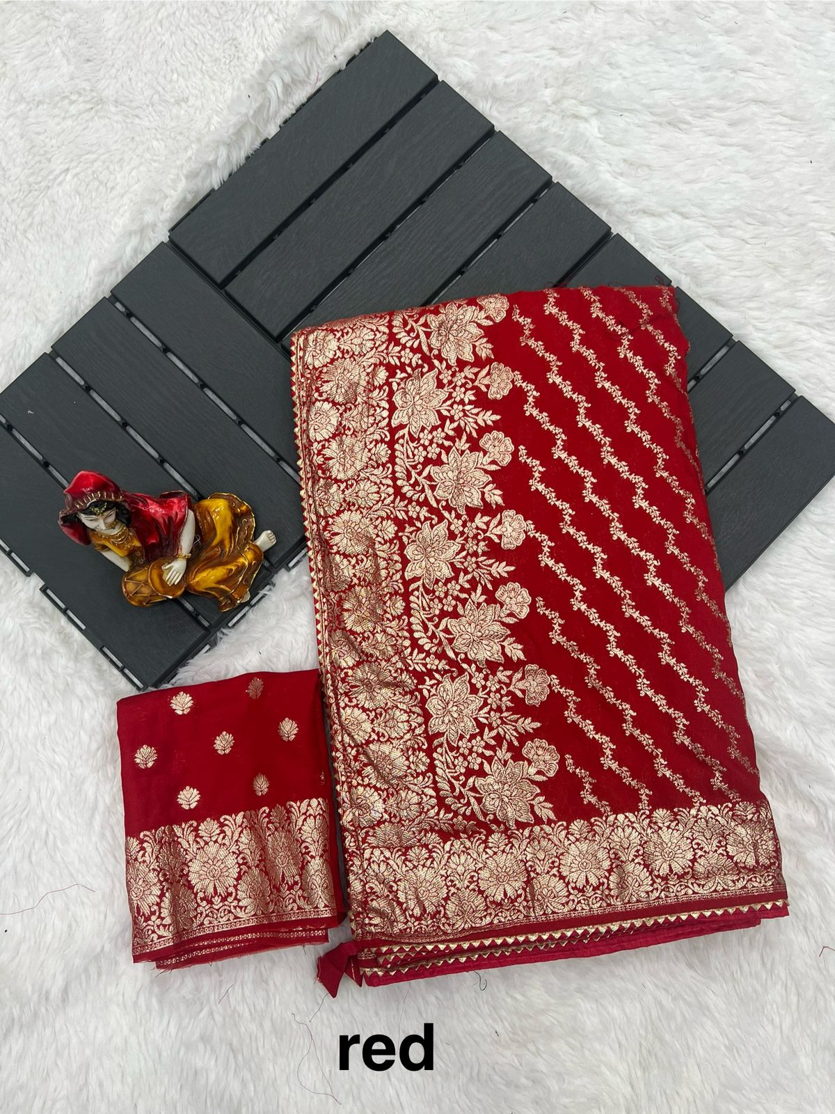 Soft Dolla Semi-Silk Fabric With Beautiful Weaving Saree 21162N