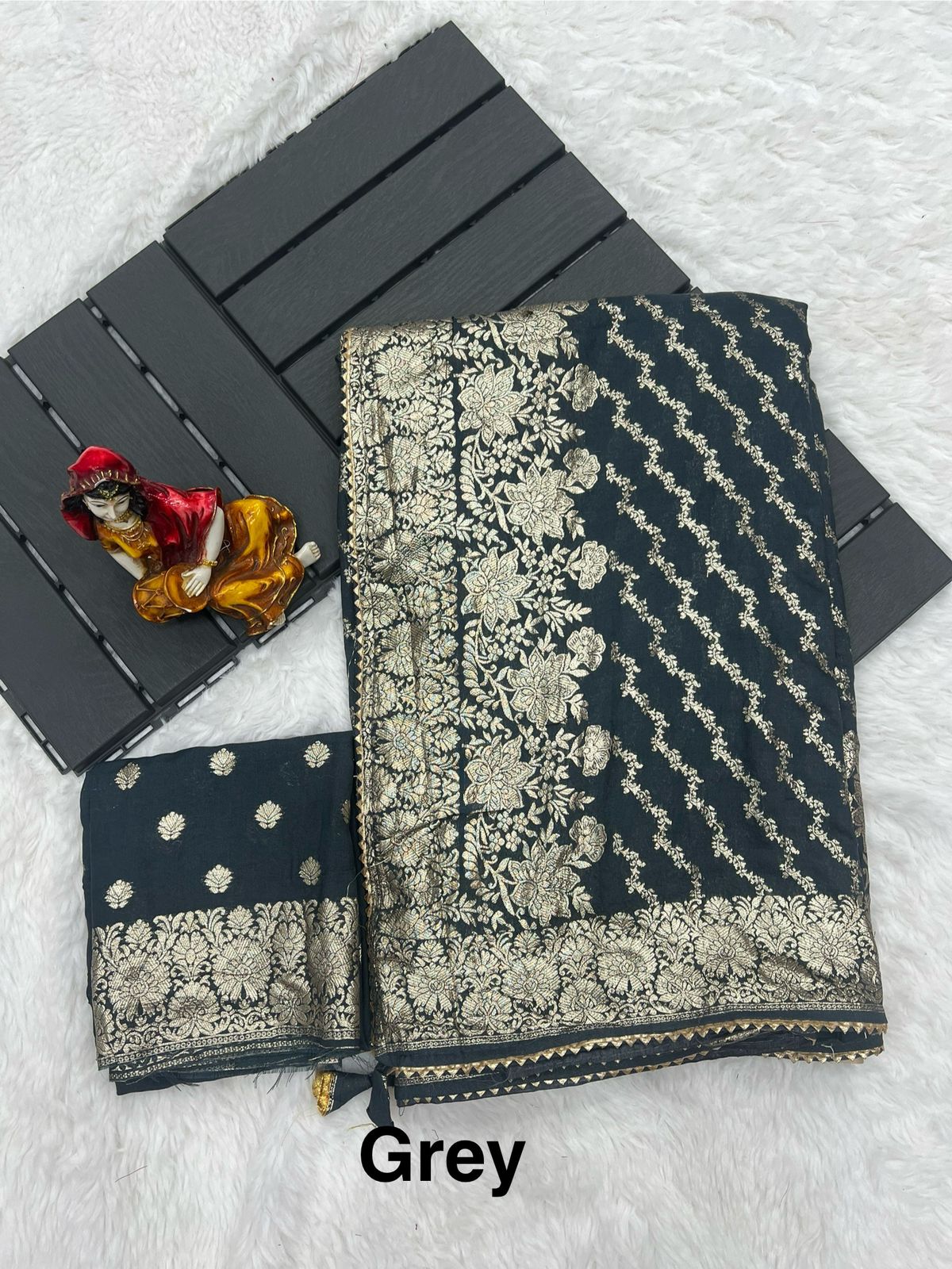 Soft Dolla Semi-Silk Fabric With Beautiful Weaving Saree 21166N