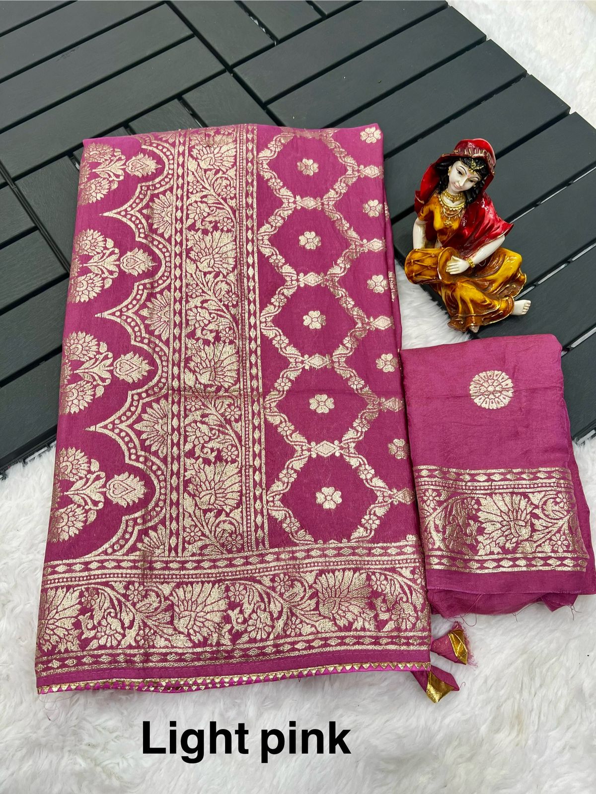 Soft Dolla Semi-Silk Fabric With Beautiful Weaving Saree 21174N