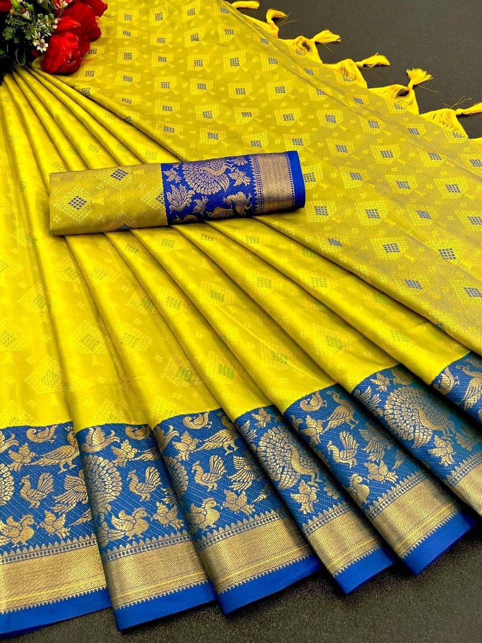 The perfect Kanchi border soft Semi-silk saree and pallu are precisely hand woven.16055N