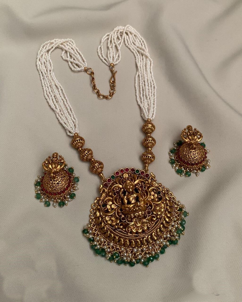 Gold Plated Necklace Set in Pearl natural